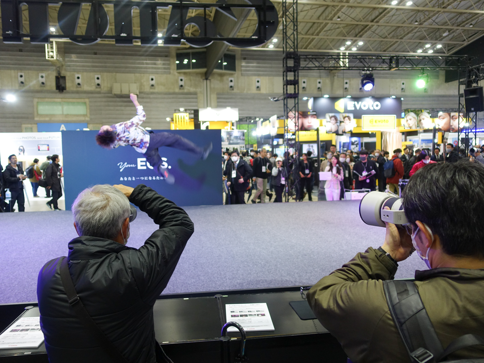 トリッキングや新体操の動きを、高性能なAFで撮影体験できる