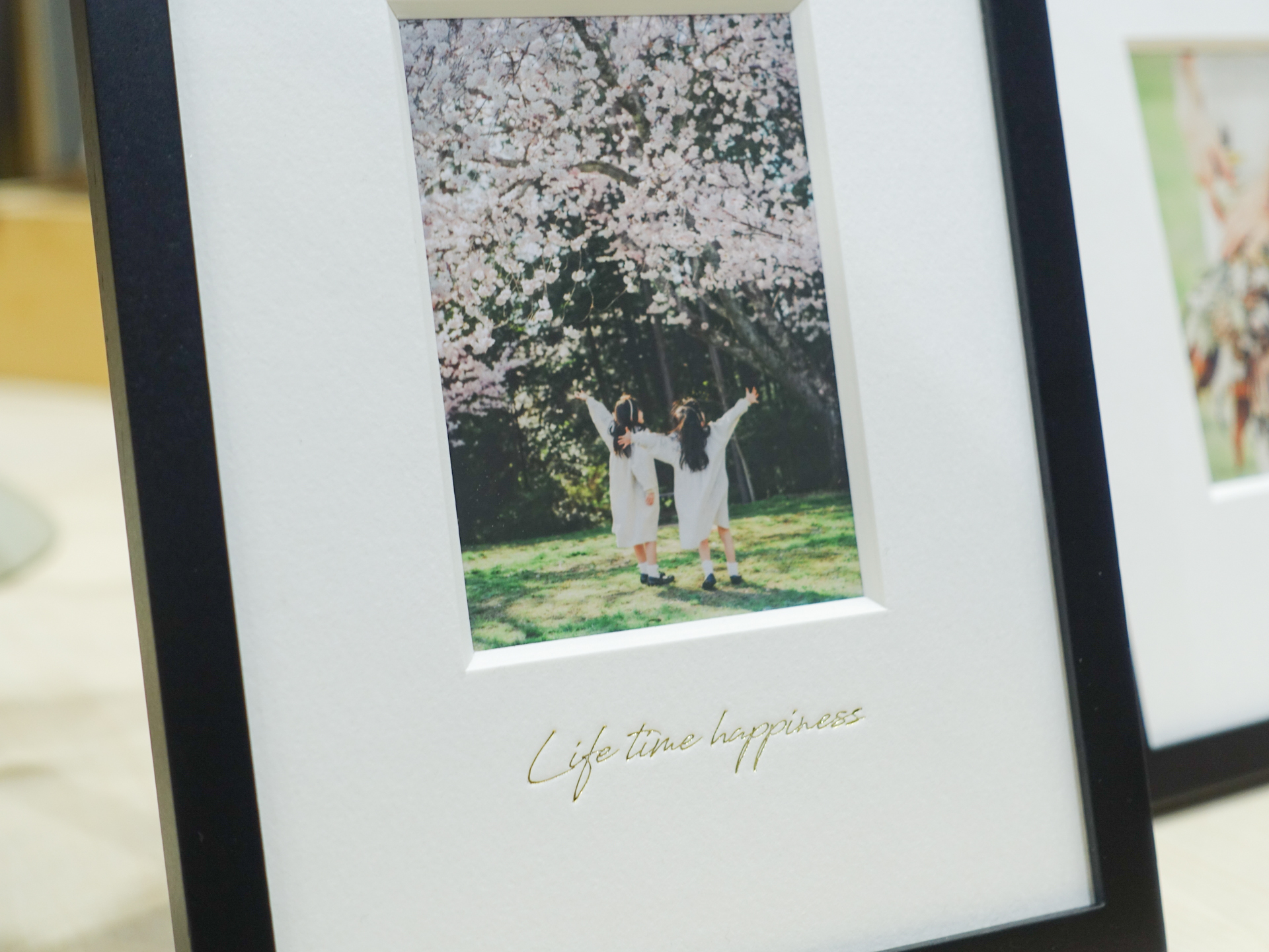 金文字が写真を引き立てる