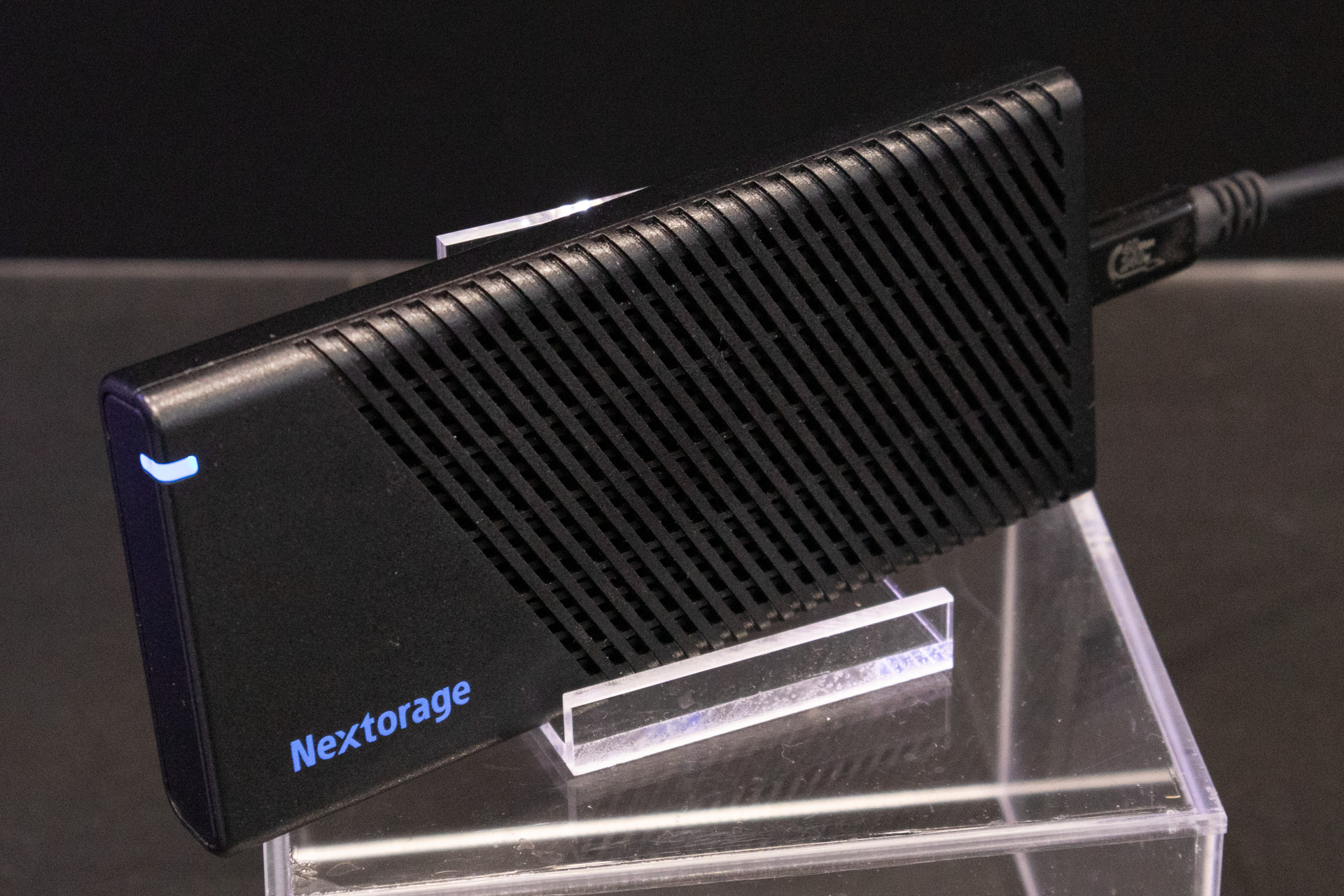 参考展示の外付けSSD。USB4に対応する。