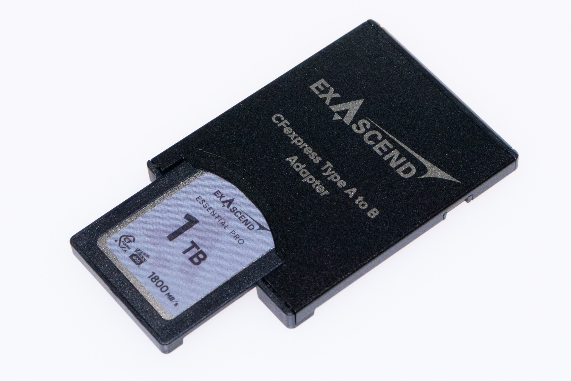 CFexpressの変換アダプター