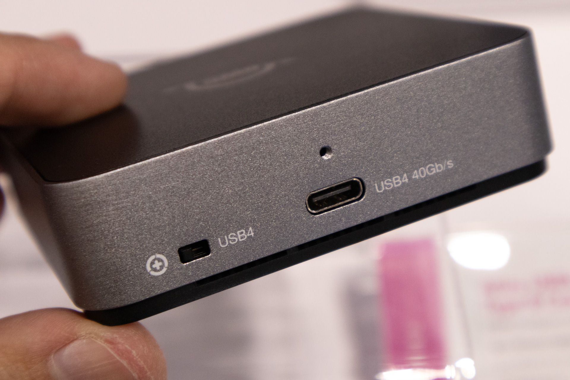 背面に転送モード切替スイッチがある