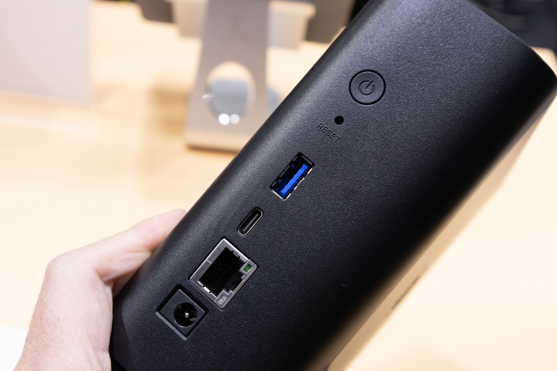 ネットワークに接続でき、外出先からもアクセス可能