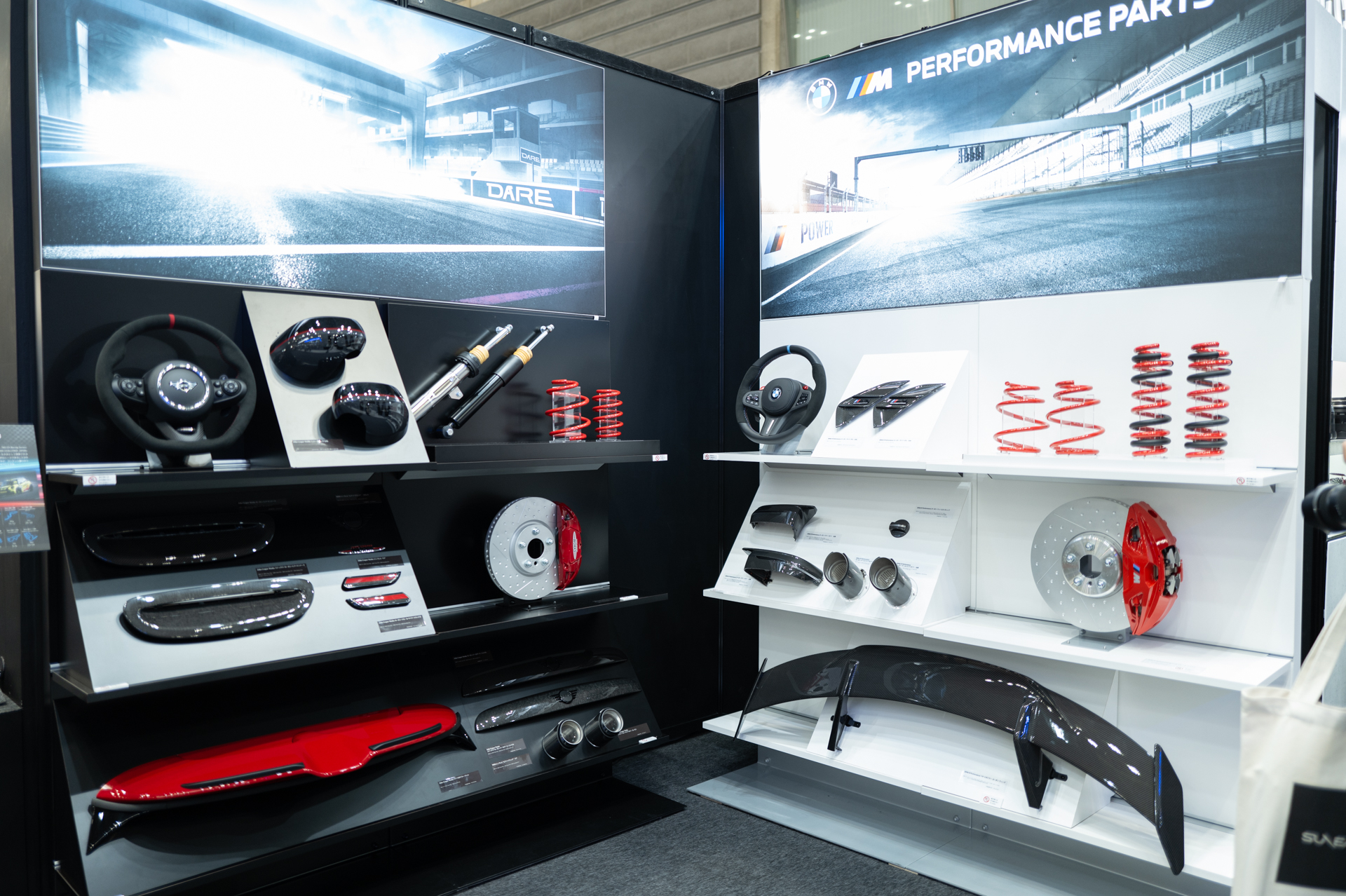 BMWとMINIのパーツも展示されていた