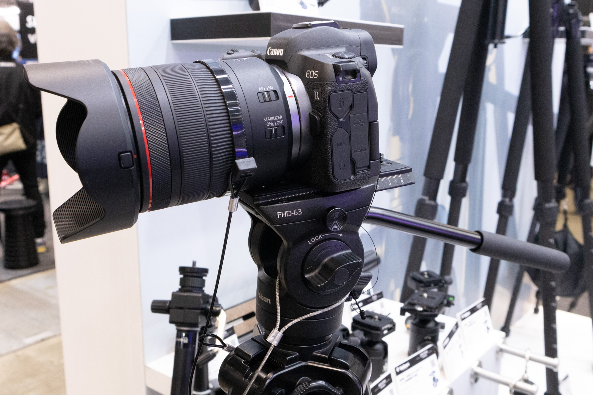 FHD-63。こちらもフルサイズミラーレスカメラに対応する