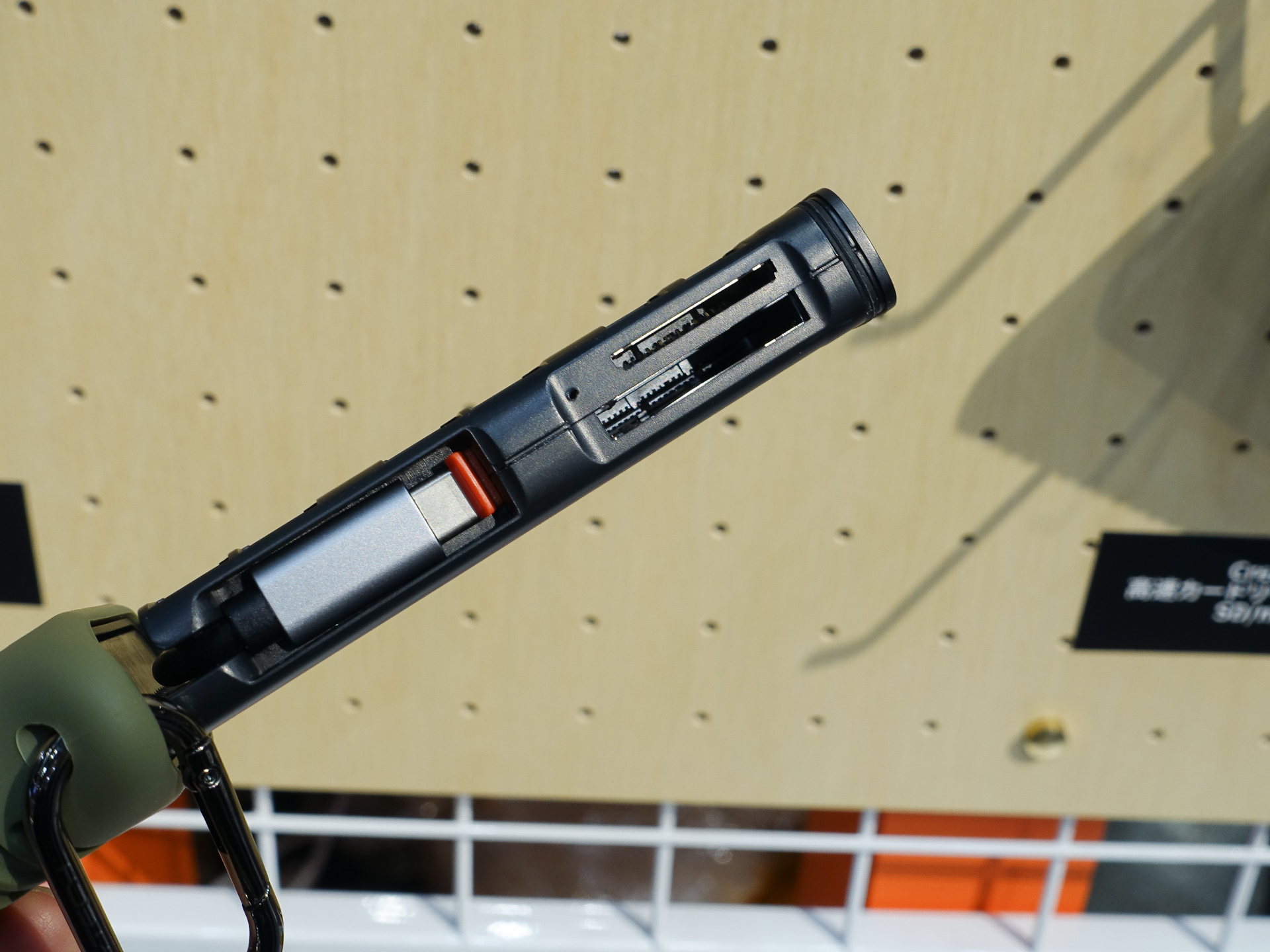 USB Type-Cのコネクターがケース内に収まっている