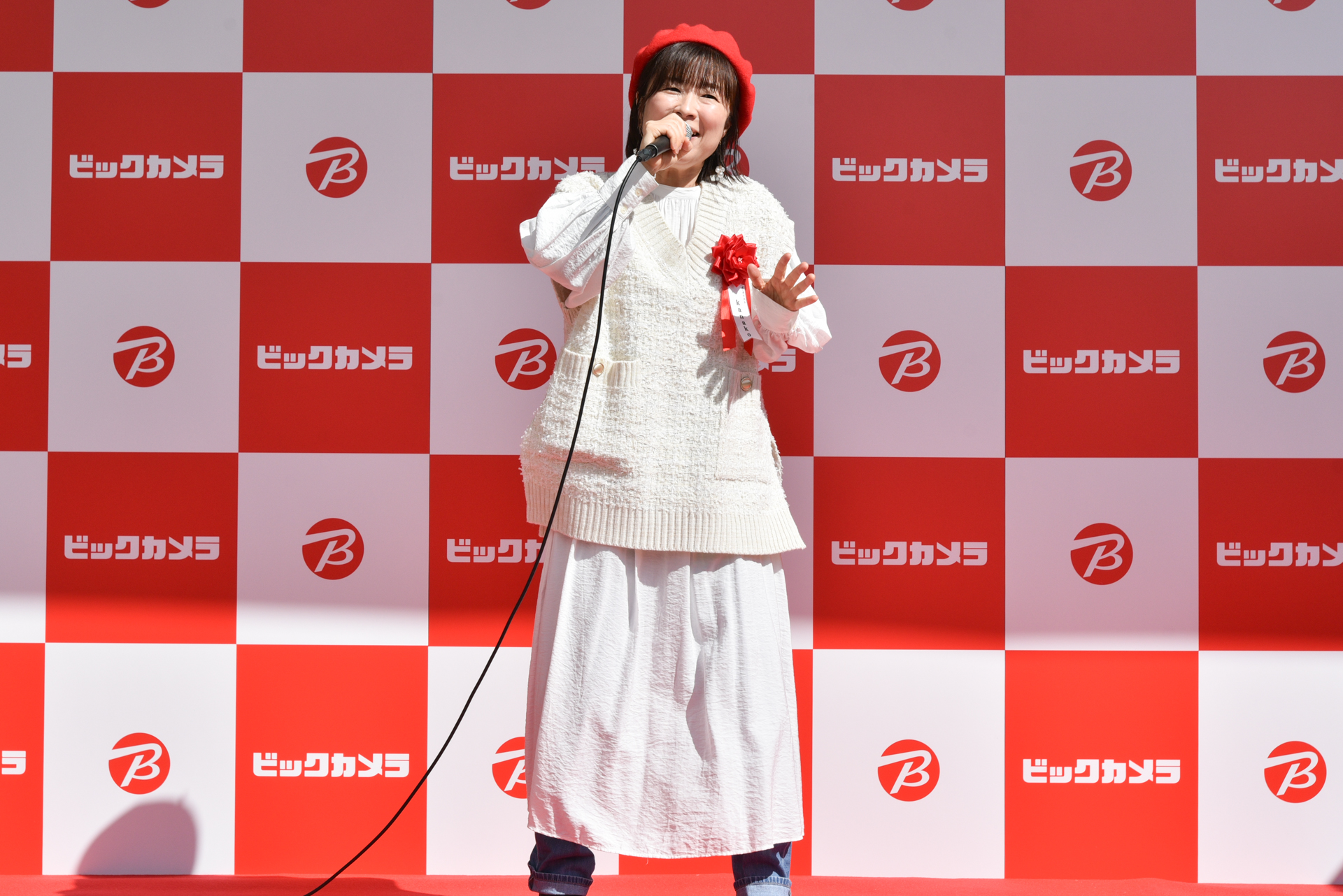 テーマソング歌唱担当のKanakoさん。リニューアルした楽曲を歌ってくれた。「早口で難しい曲ですが、間違えずに謳えた時の爽快感を皆さんにも味わっていただきたいです」とコメント