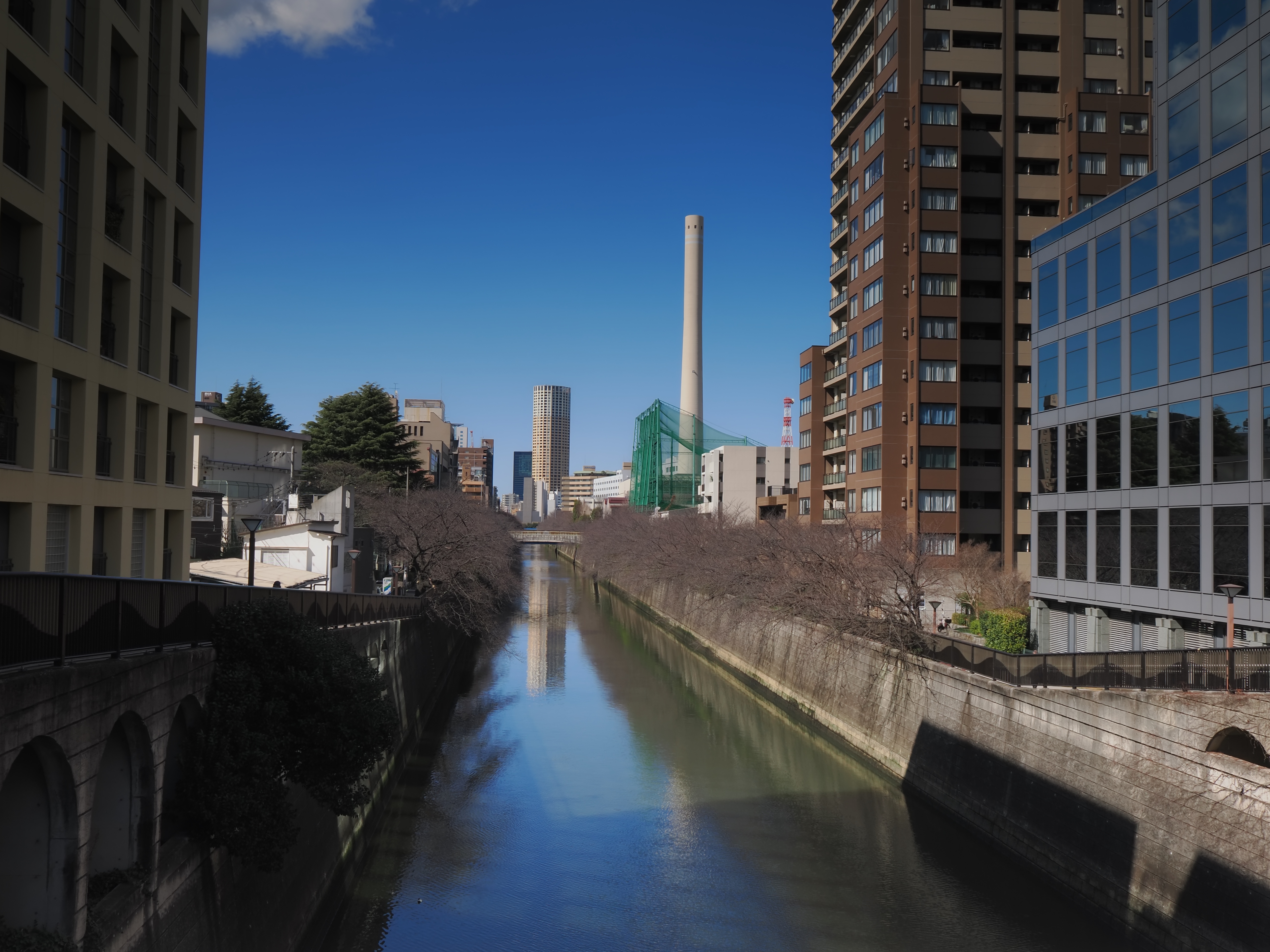 ライブGNDの2枚め。エフェクト系のモードを使う場合はさりげない効果でいいんじゃないかということでND4にしてみましたが平易すぎますか<br><span class="fnt-85">OM-1 Mark II／M.ZUIKO DIGITAL 17mm F1.8／17mm（34mm相当）／絞り優先AE（1/320秒、F9.0、-0.7EV）／ISO 200</span>