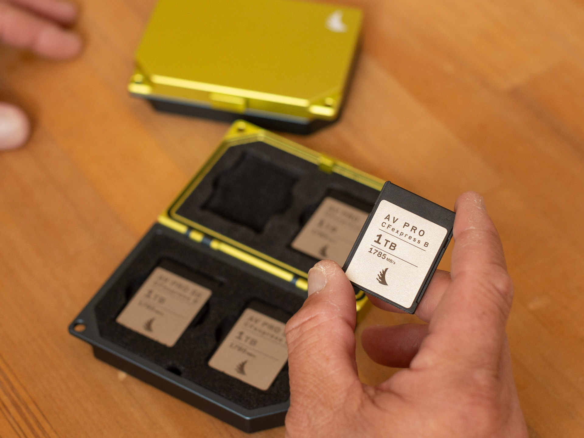 AV PRO CFexpress MK2