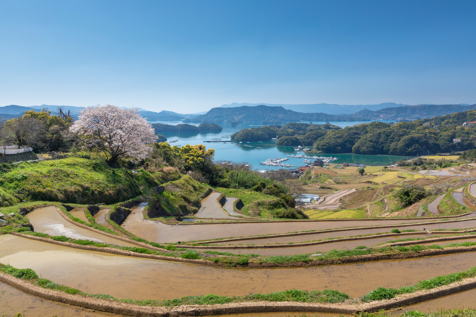 撮影：館野二朗<br><span class="fnt-85">EOS 5D Mark IV／EF24-70mm F2.8L II USM／28mm／マニュアル露出（1/25秒、F11）／ISO 100</span>