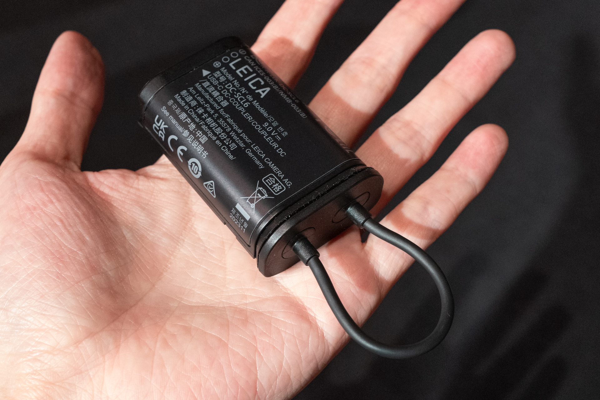 DCカプラー「DC-SCL6」。ライカSL2シリーズやライカQ3でも使用可能