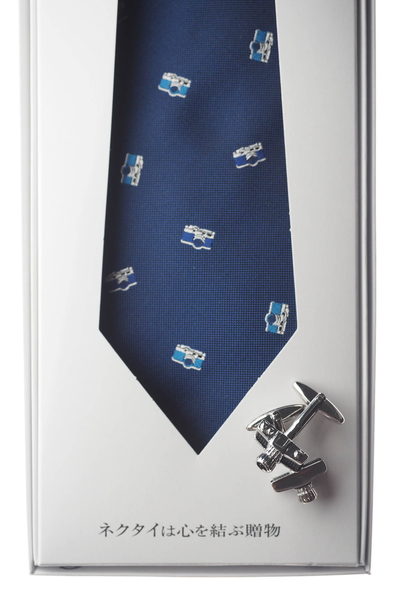 三佳ちゃんがお祝いにプレゼントしてくれたネクタイとカフリンクス