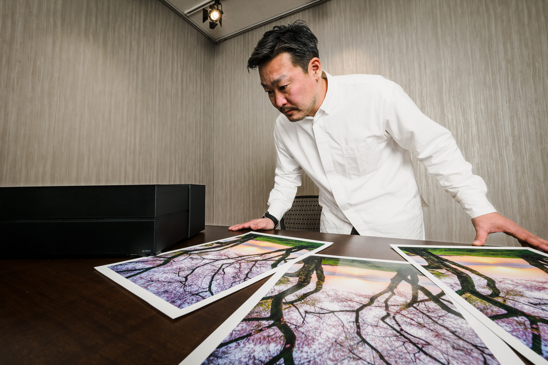 同じ写真を異なる用紙にプリントをしてそのでき上がりを吟味する。写真のゴールは、その写真に合った用紙にプリントすることだと再認識した