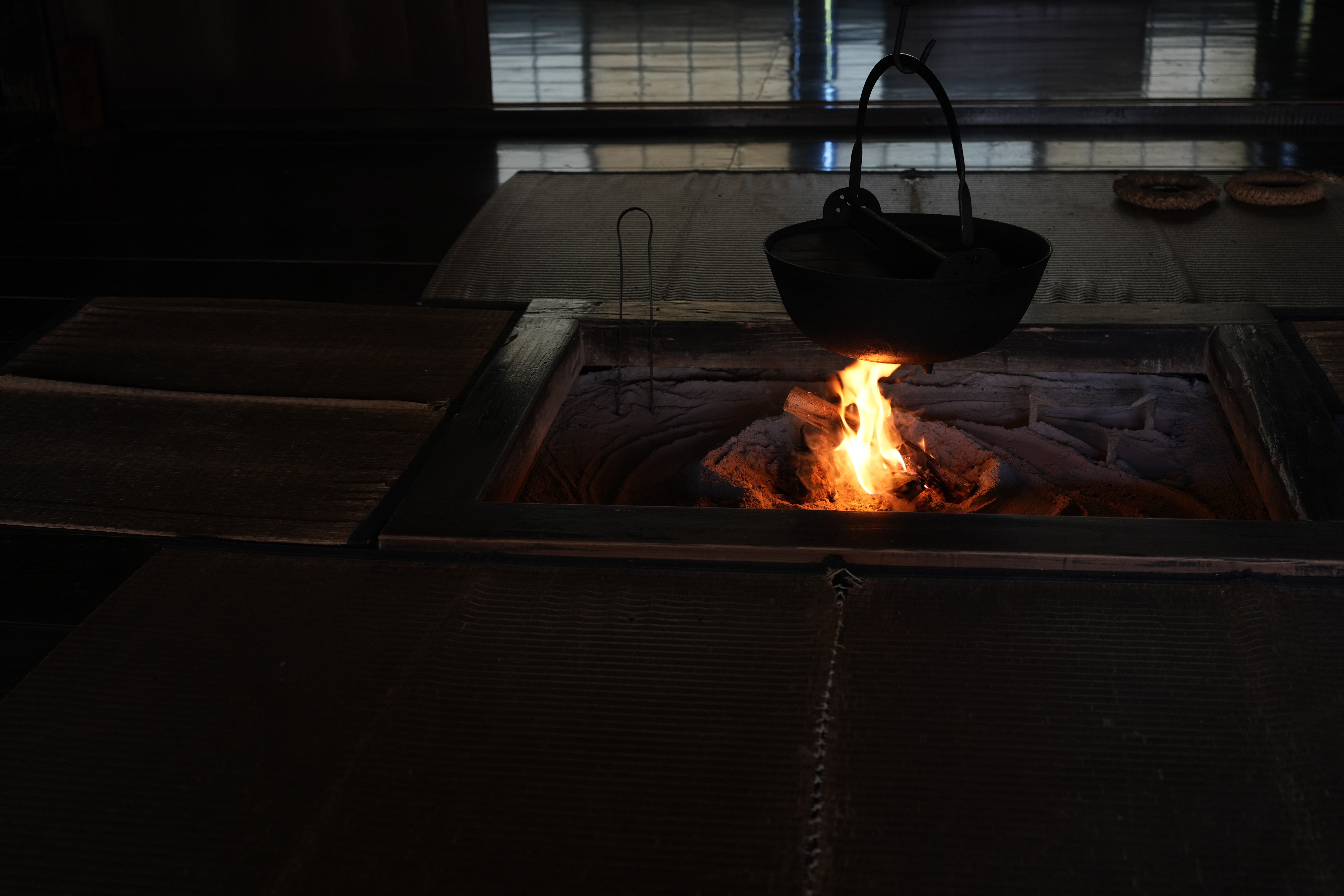 α7C II／FE 24-50mm F2.8 G／45mm／プログラムAE（1/50秒、F4.0、−1.3EV）／ISO 500