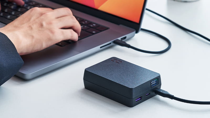 2万mAhクラスで世界最小のモバイルバッテリー - デジカメ Watch