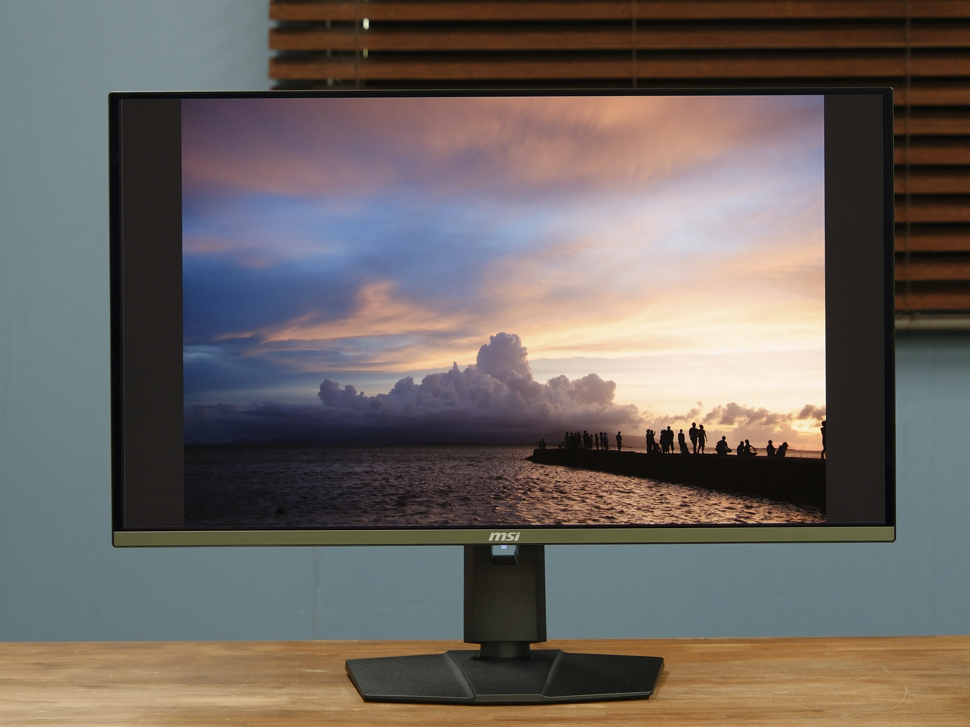 MSIのゲームモニター「MPG 321URX QD-OLED」。31.5インチ4K解像度で実勢価格は21万7,800円前後。3月21日（木）発売。