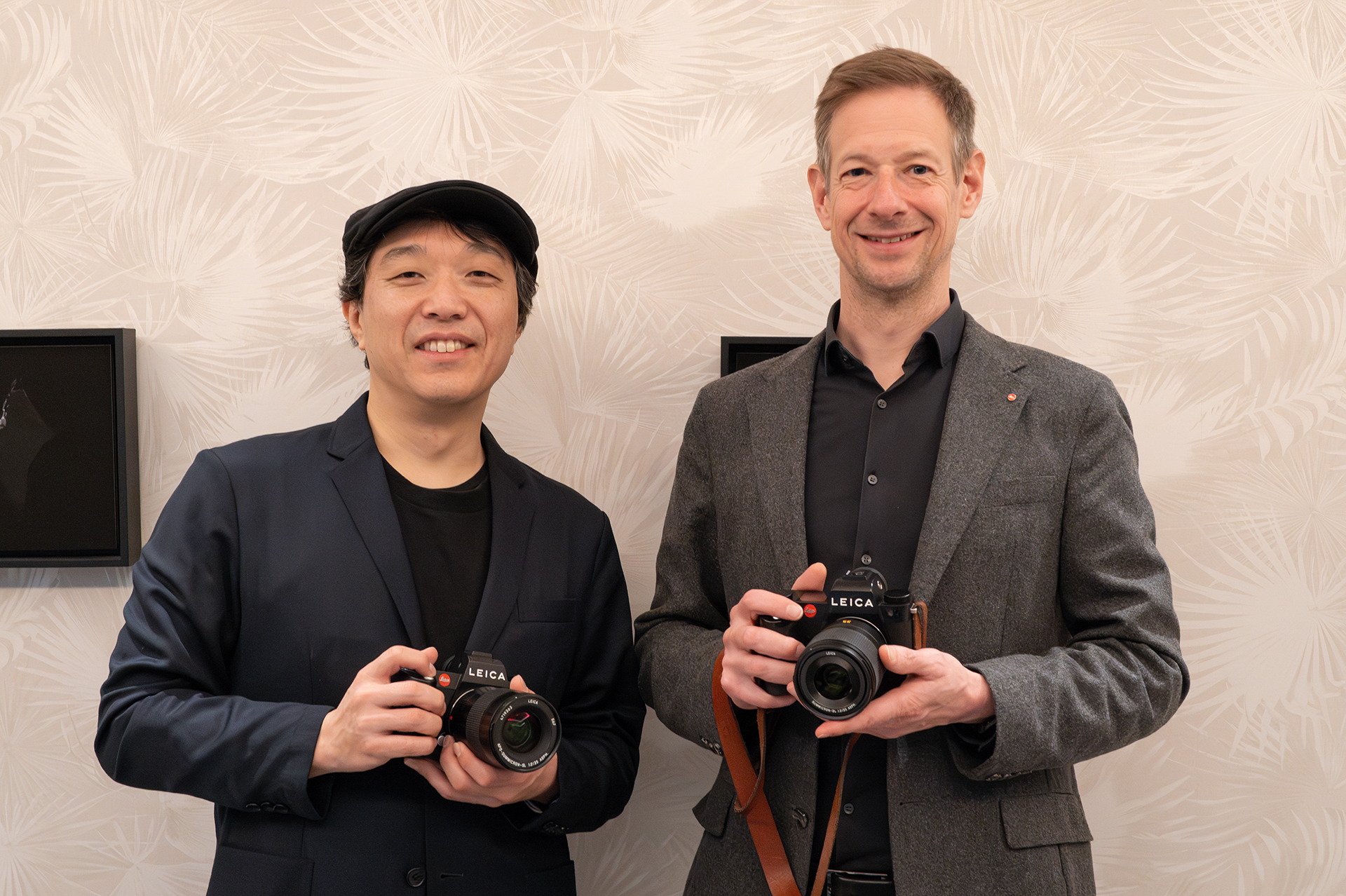 別所隆弘（聞き手）：1979年、滋賀県生まれ。プロフォトグラファー、アメリカ文学研究者。国内外の写真賞を多数受賞。近著に『写真で何かを伝えたいすべての人たちへ』（インプレス）がある。関西大学社会学部メディア専攻講師<br><br>Jesko von Oeynhausen：ライカカメラ社カメラ部門プロダクトマネージメント部長として、ライカSLシステムをはじめ、ライカMシステムやライカQシリーズなど、カメラ部門のプロダクトマネージメントを牽引している