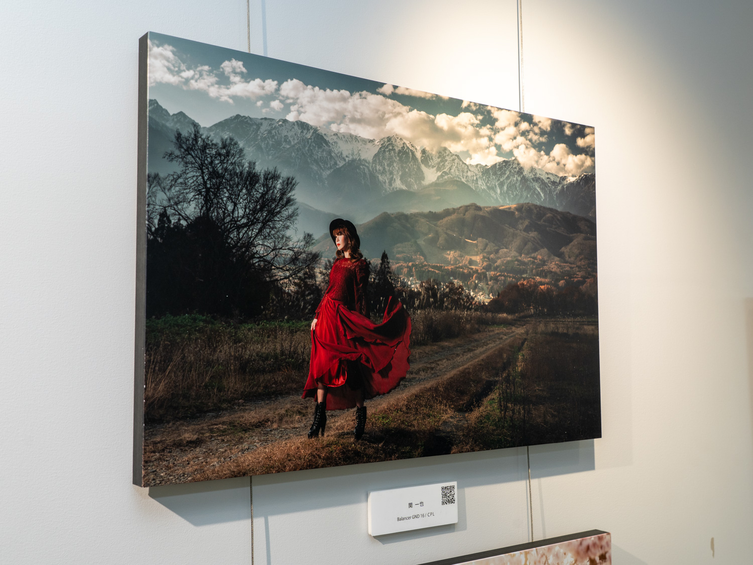 新製品Cinematic CPLフィルターの監修に携わった関一也氏の作品も展示していた