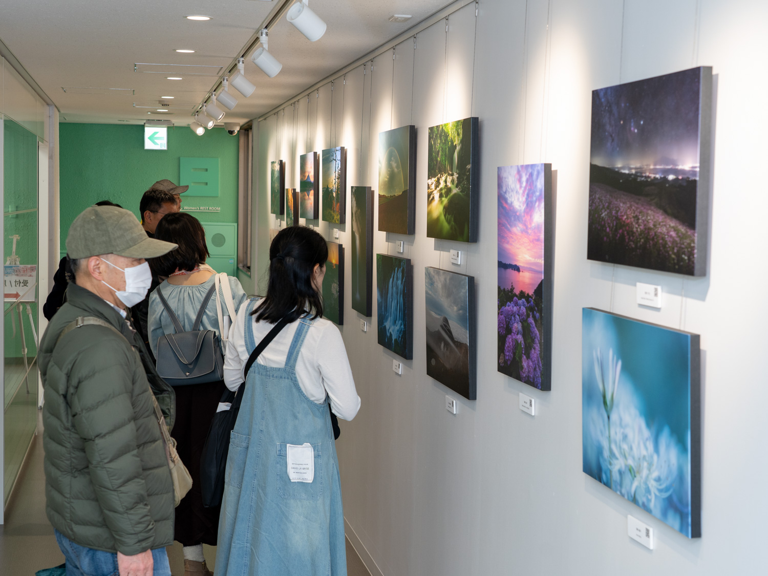 H&Yフィルターを用いた作品が並ぶ写真展