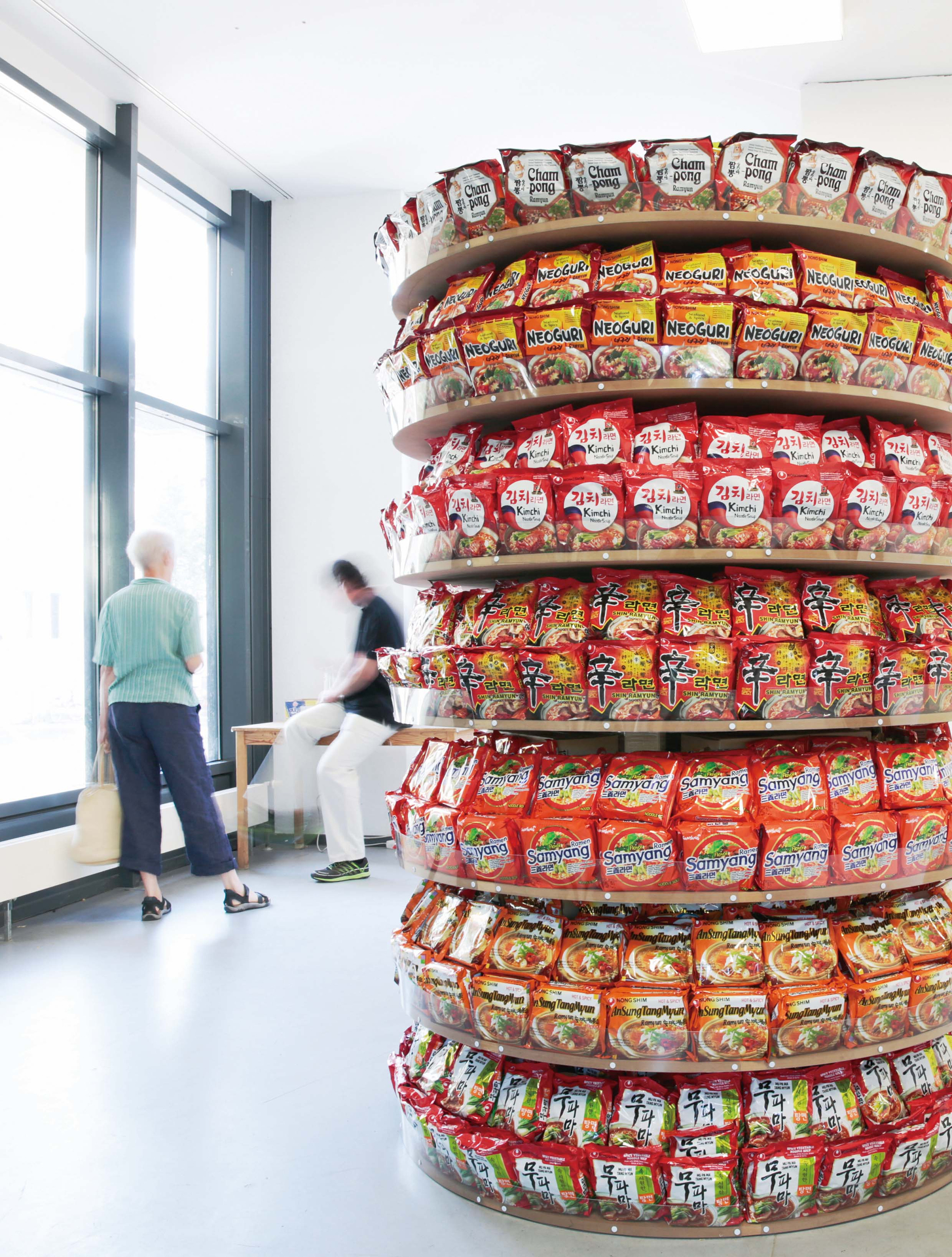 作品名：《Between Breads and Noodles》Noodle Tower for Performance