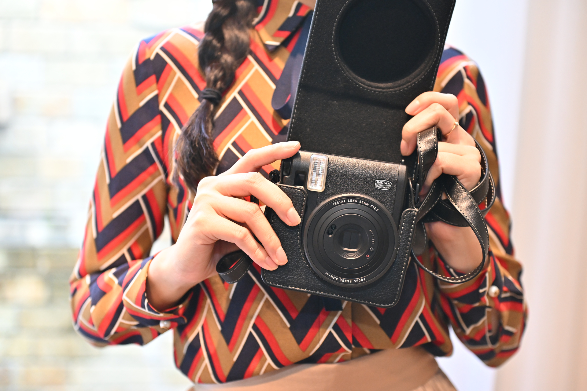 専用ケース装着例　ケースをつけたままの撮影はできない