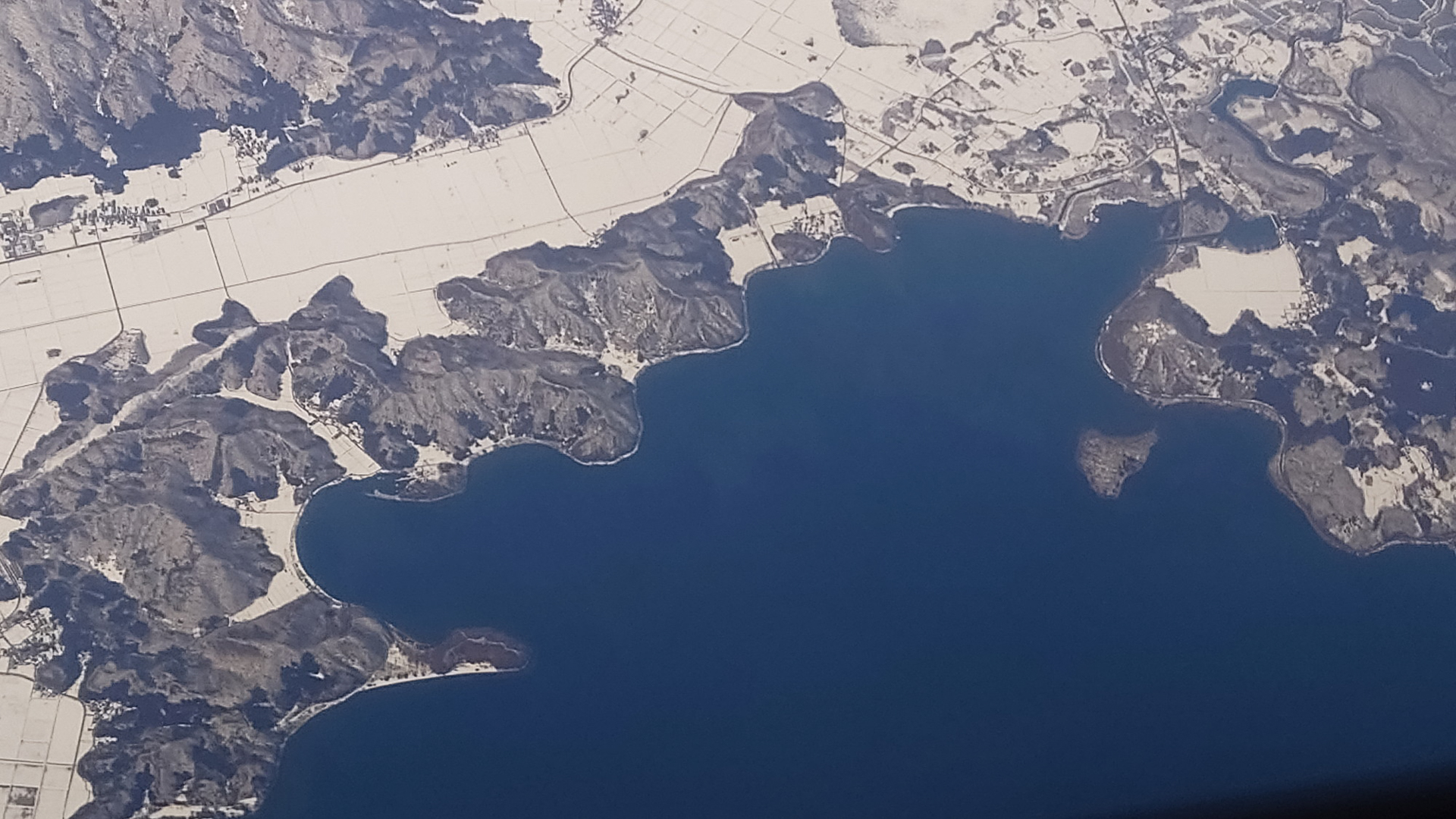 ここ最近機内ではスマホでしか撮らない。夜でなければ忍者レフも使わずに済んでいて、終始夢中で撮っている