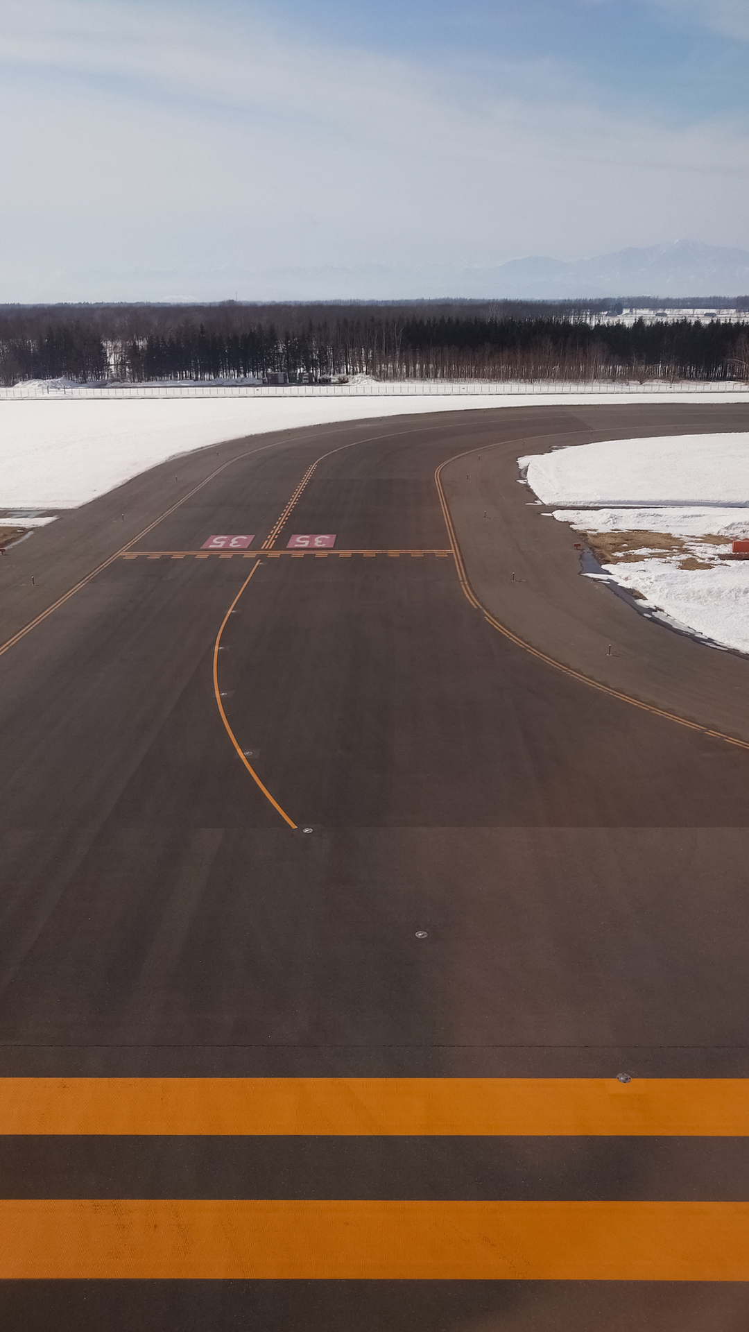 時刻は12時過ぎ、とかち帯広空港へ到着