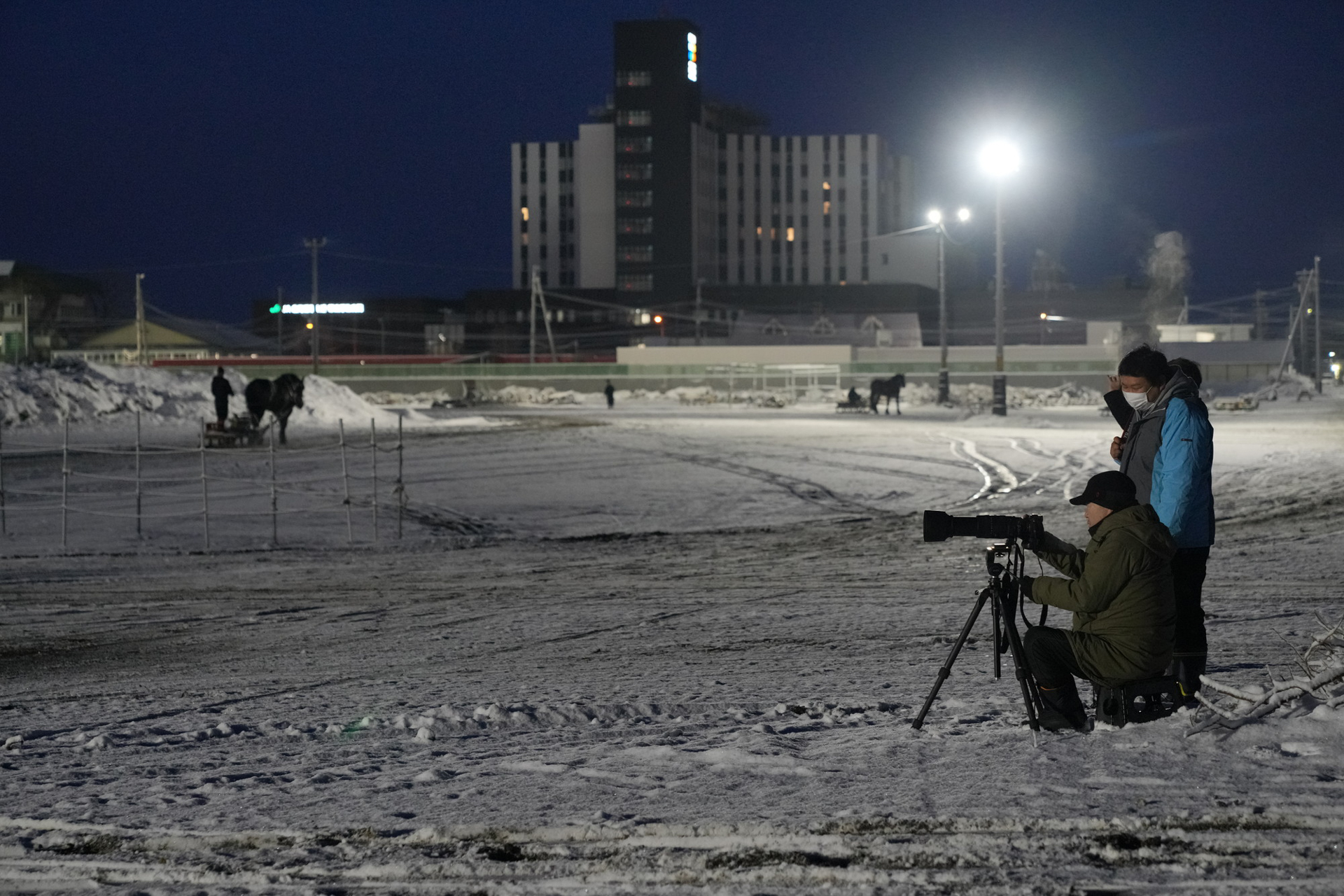 市や競馬場の方の付き添いがあり撮影できている