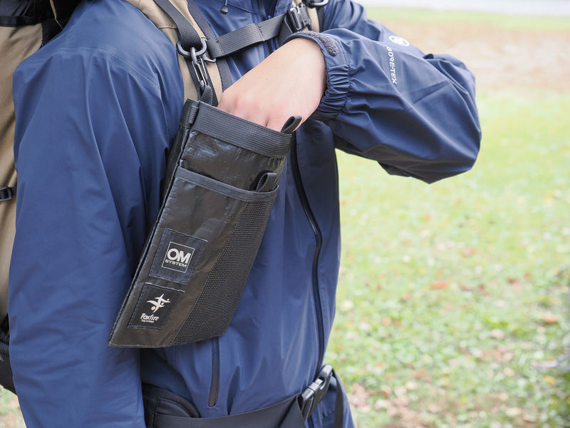 OM SYSTEM、ゴミ袋やサコッシュとして利用できる2in1ポーチ - デジカメ