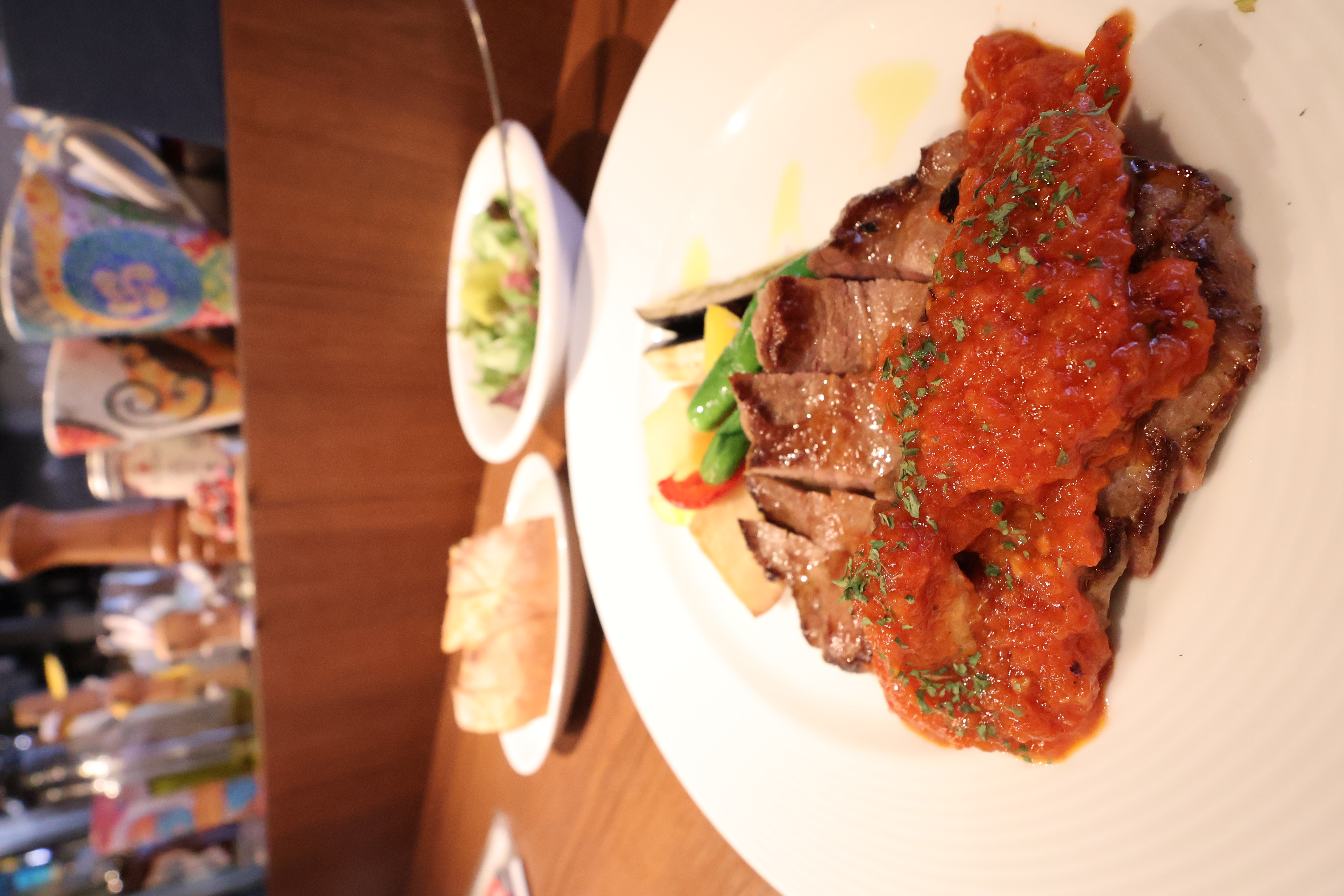 EOS R10／RF-S10-18mm F4.5-6.3 IS STM／10mm（16mm相当）／絞り優先AE（1/160秒、F4.5、＋0.7EV）／ISO 4000