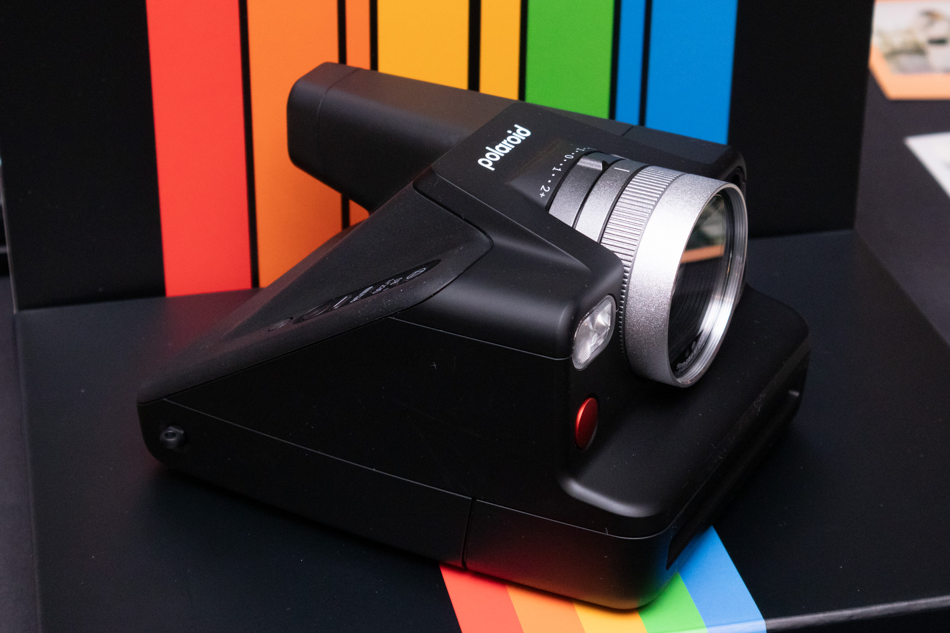 後部は斜めに切り落とされたおなじみの形状だ