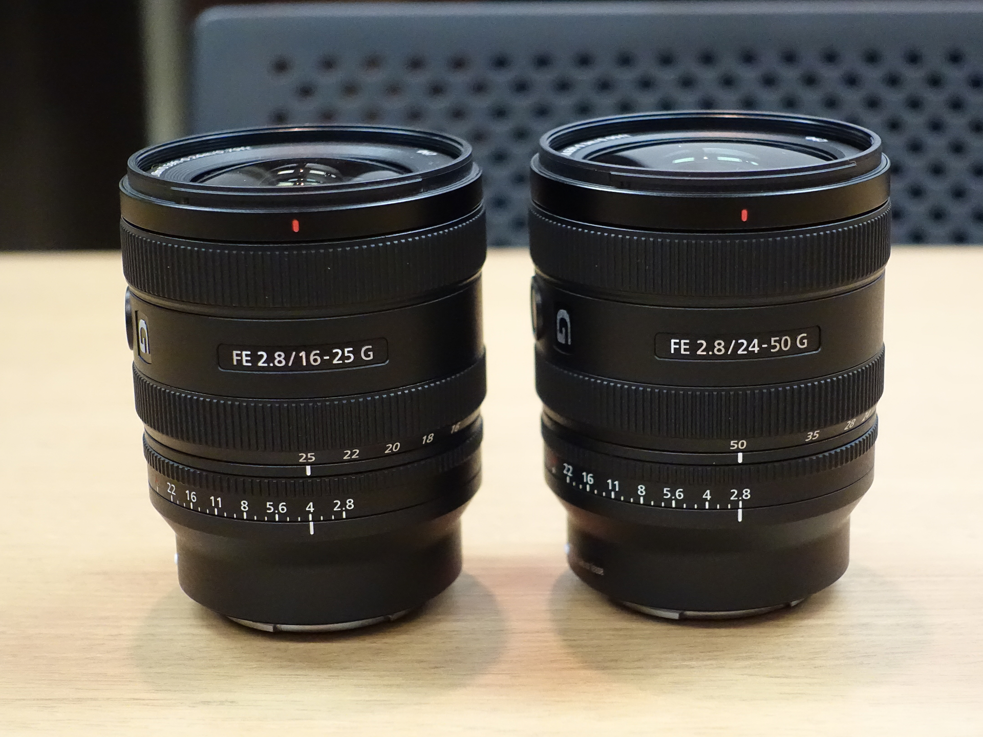 FE 16-25mm F2.8 G（左）、FE 24-50mm F2.8 G（右）