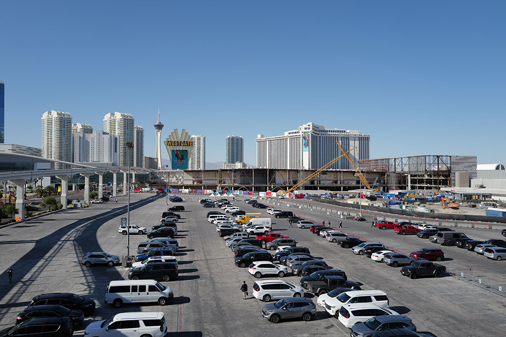 残念ながらLVCCは工事中で、通常の2/3程度の開催面積であった