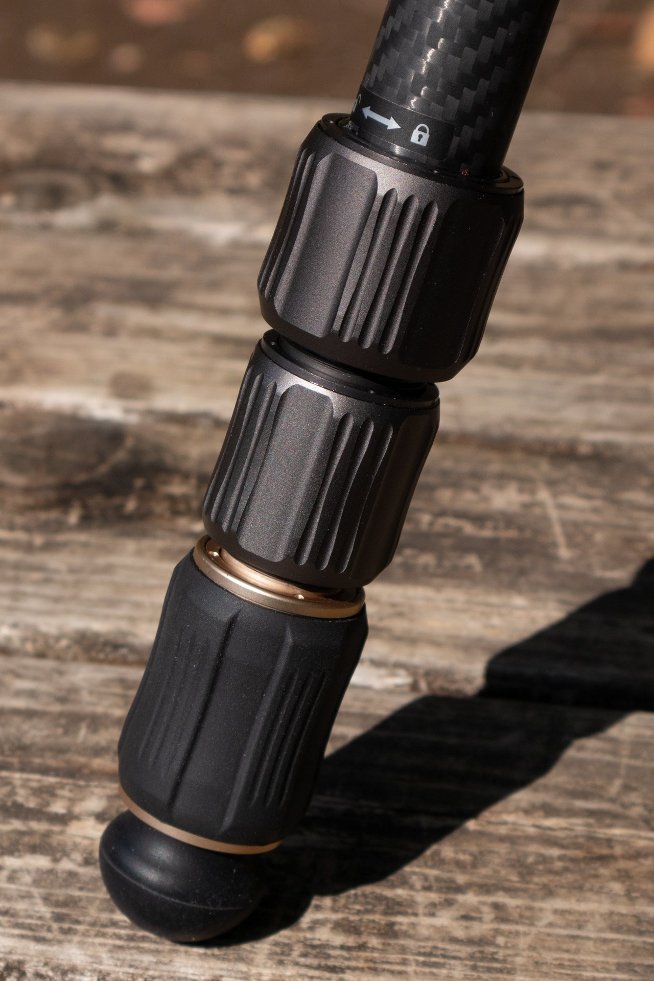 1番下のロックナットはラバーで回しやすい