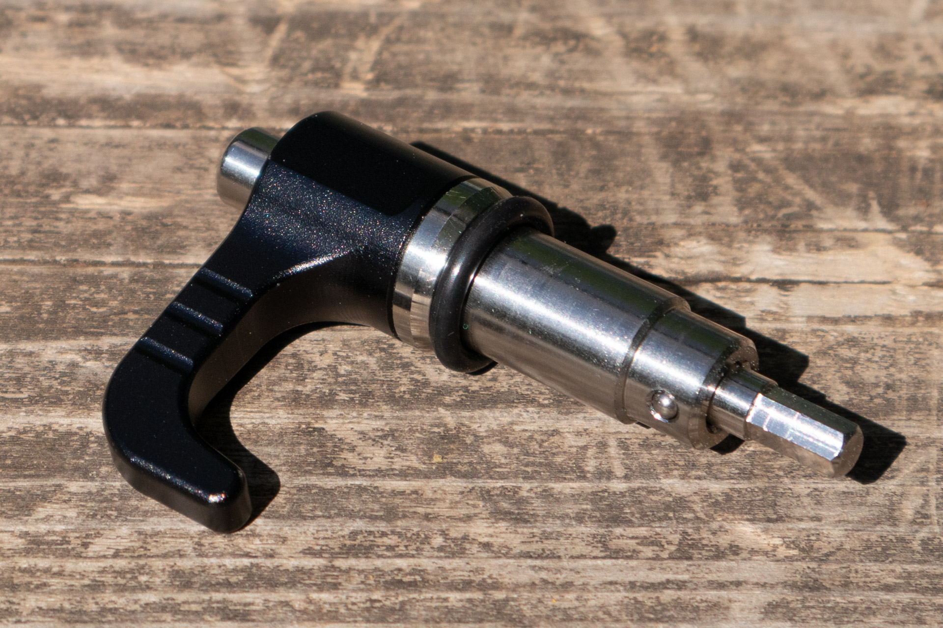 取り出した六角レンチ