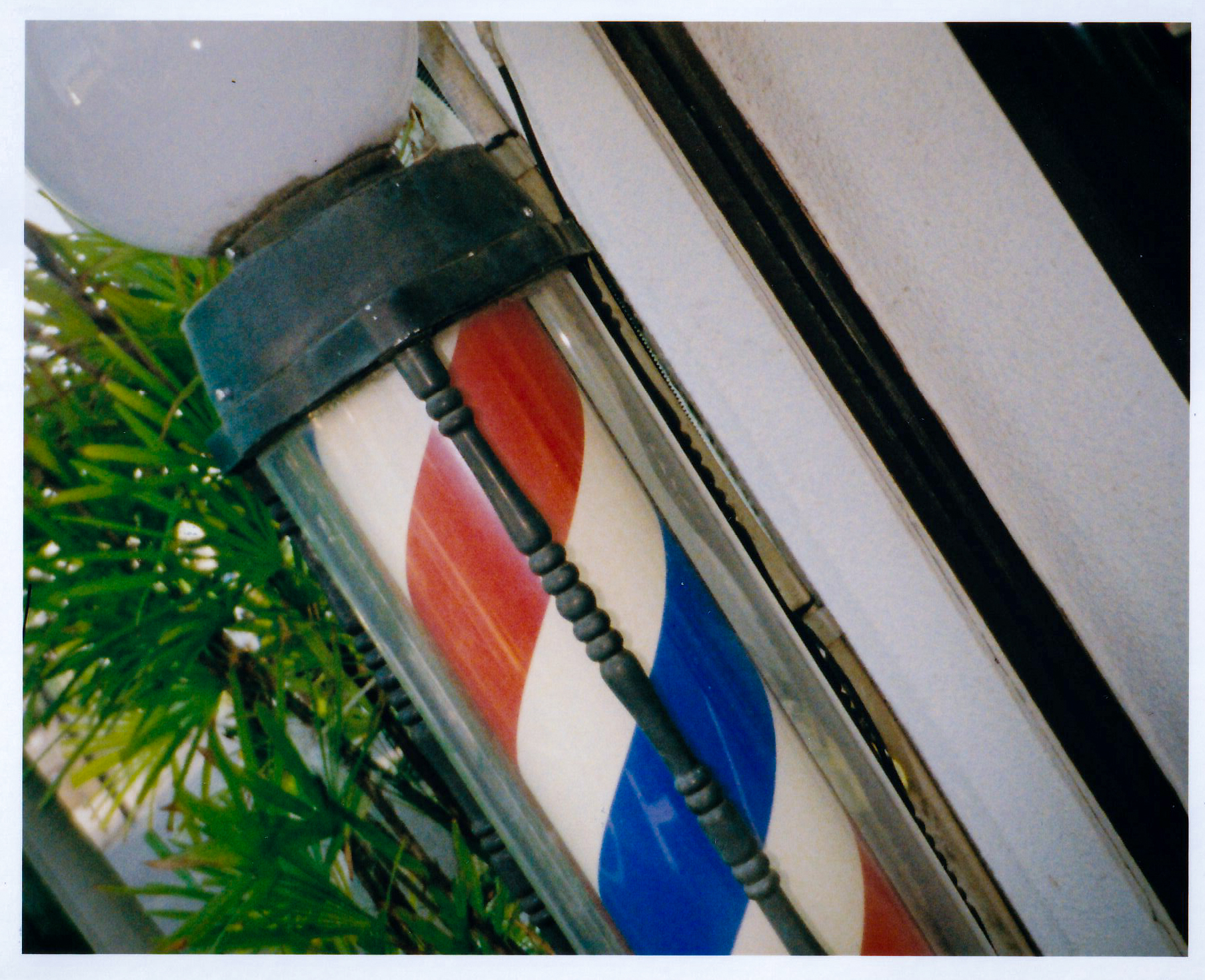 日中シンクロがうまくいかないかなあと試していたのですが、これは光りました。もう少し暗い方がよかったかなと<br><span class="fnt-85">f5.6 AE／フラッシュ使用／LOMOGRAPHY  COLOR NEGATIVE  TIGER 110 POCKET FILM</span>