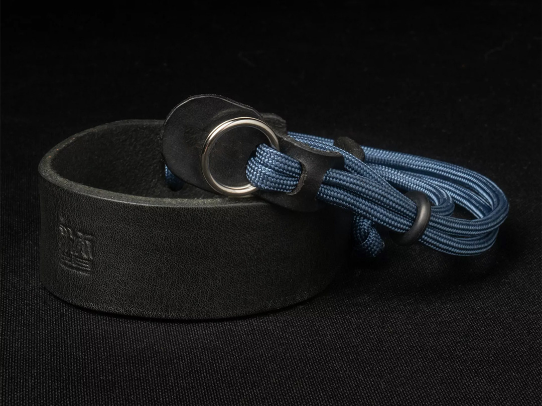 ブラックレザー×ブルーコード