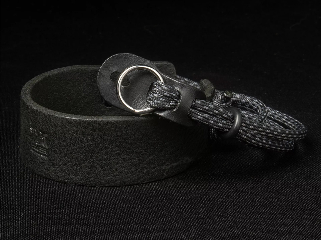 ブラックレザー×グレーコード