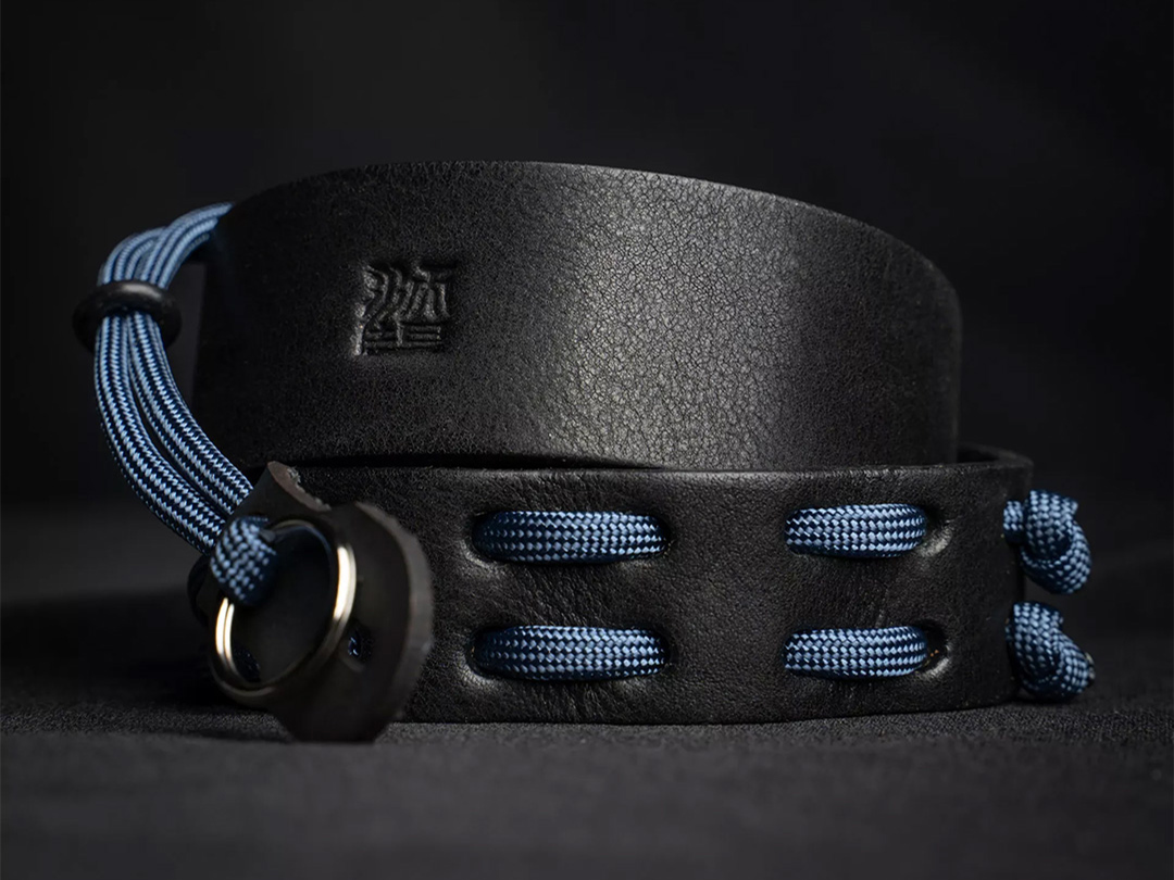 ブラックレザー×ブルーコード