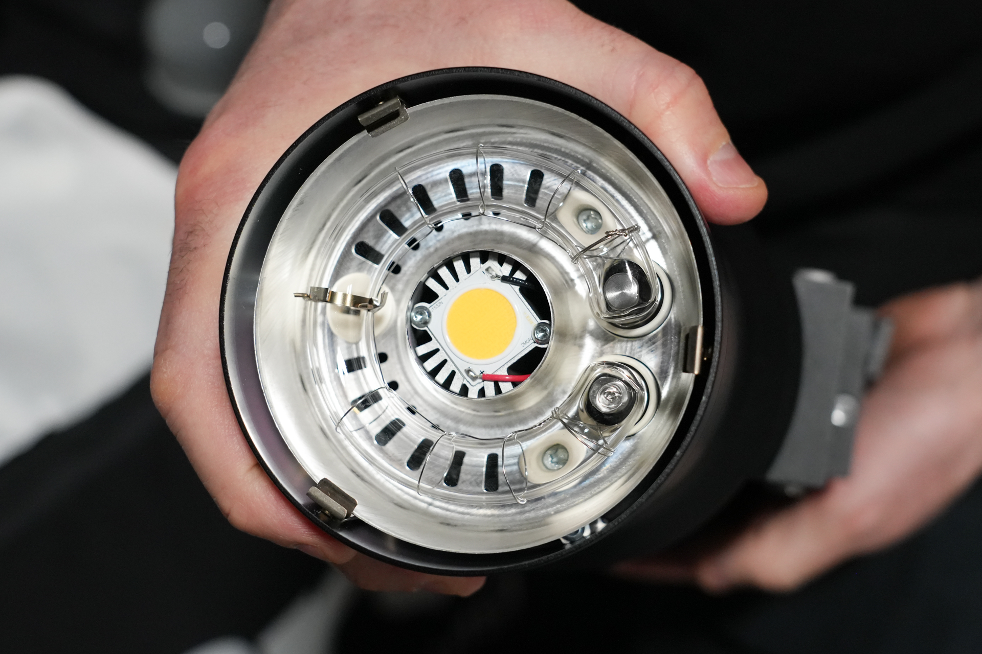 モデリングライトにはCOB LEDを採用