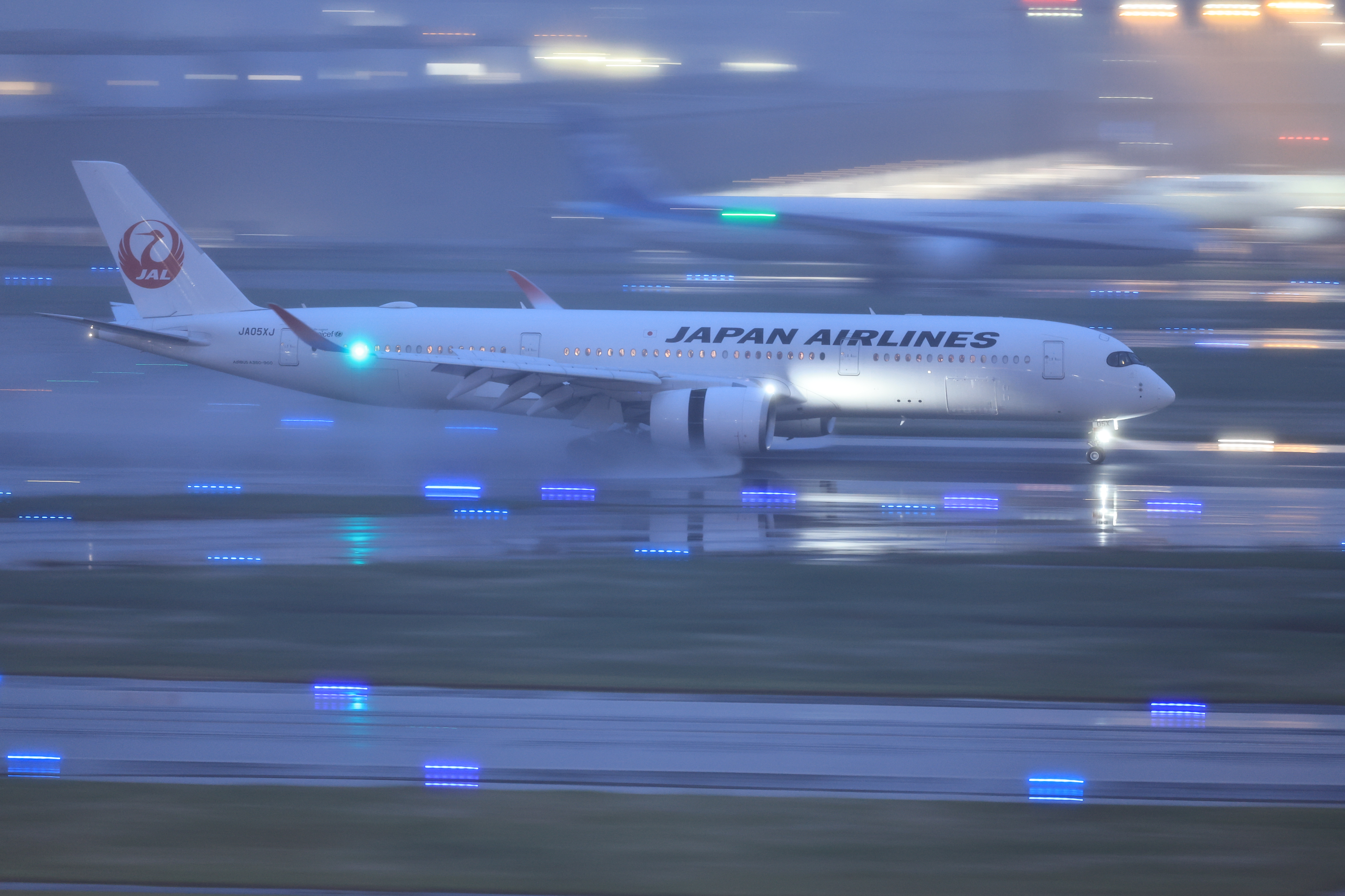 EOS R3／RF100-300mm F2.8 L IS USM／300mm／マニュアル露出（1/15秒、F2.8）／ISO 1250／WB:太陽光