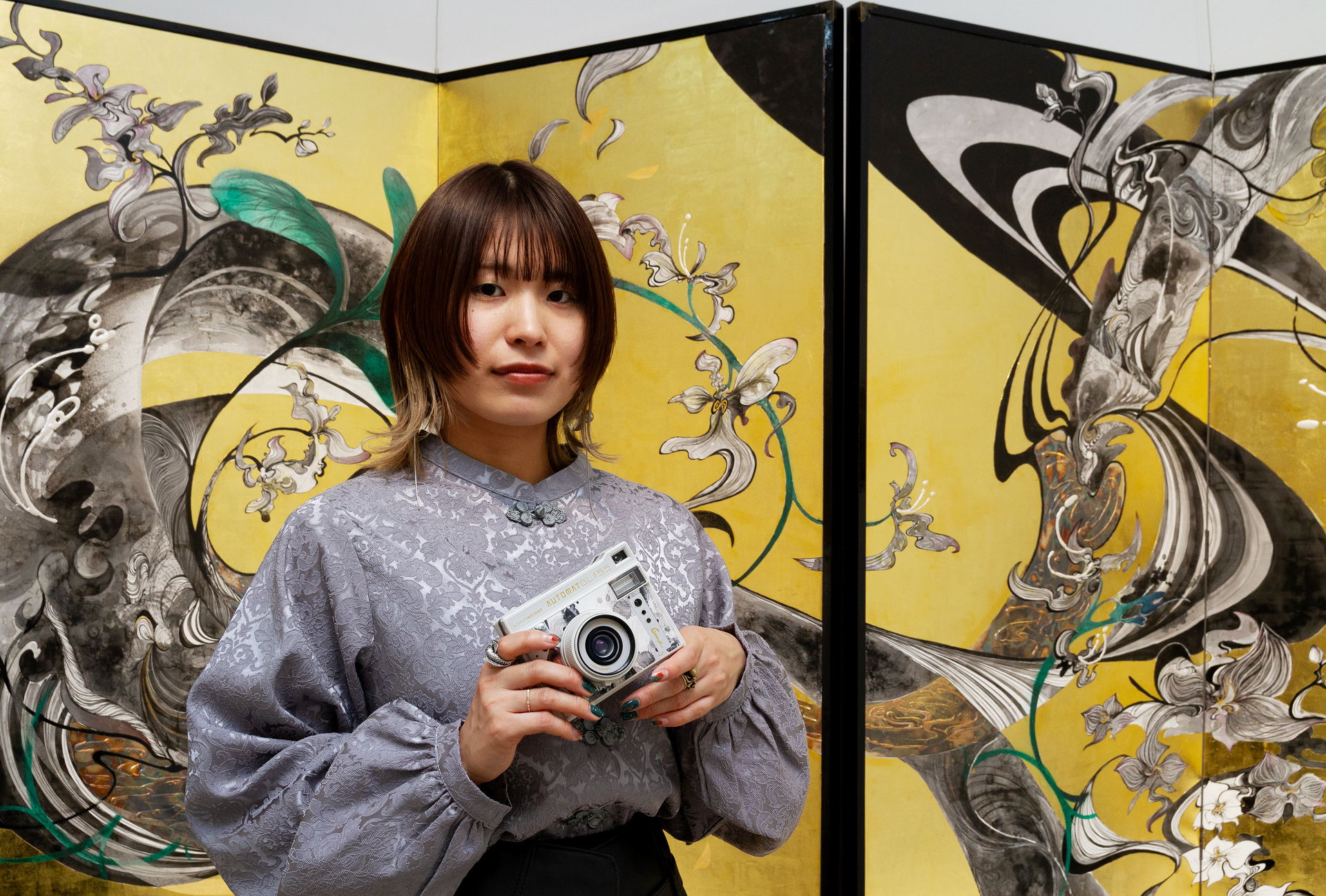 市川氏と同製品（画像提供：株式会社ロモジャパン）