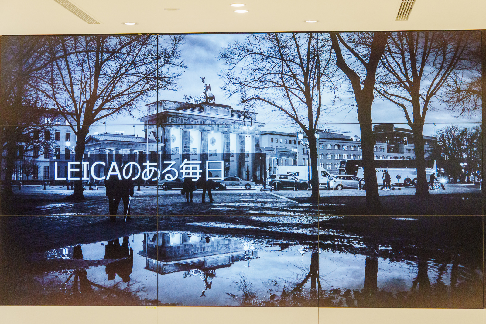 「LEICAのある毎日」と銘打ちライカ監修のカメラを搭載