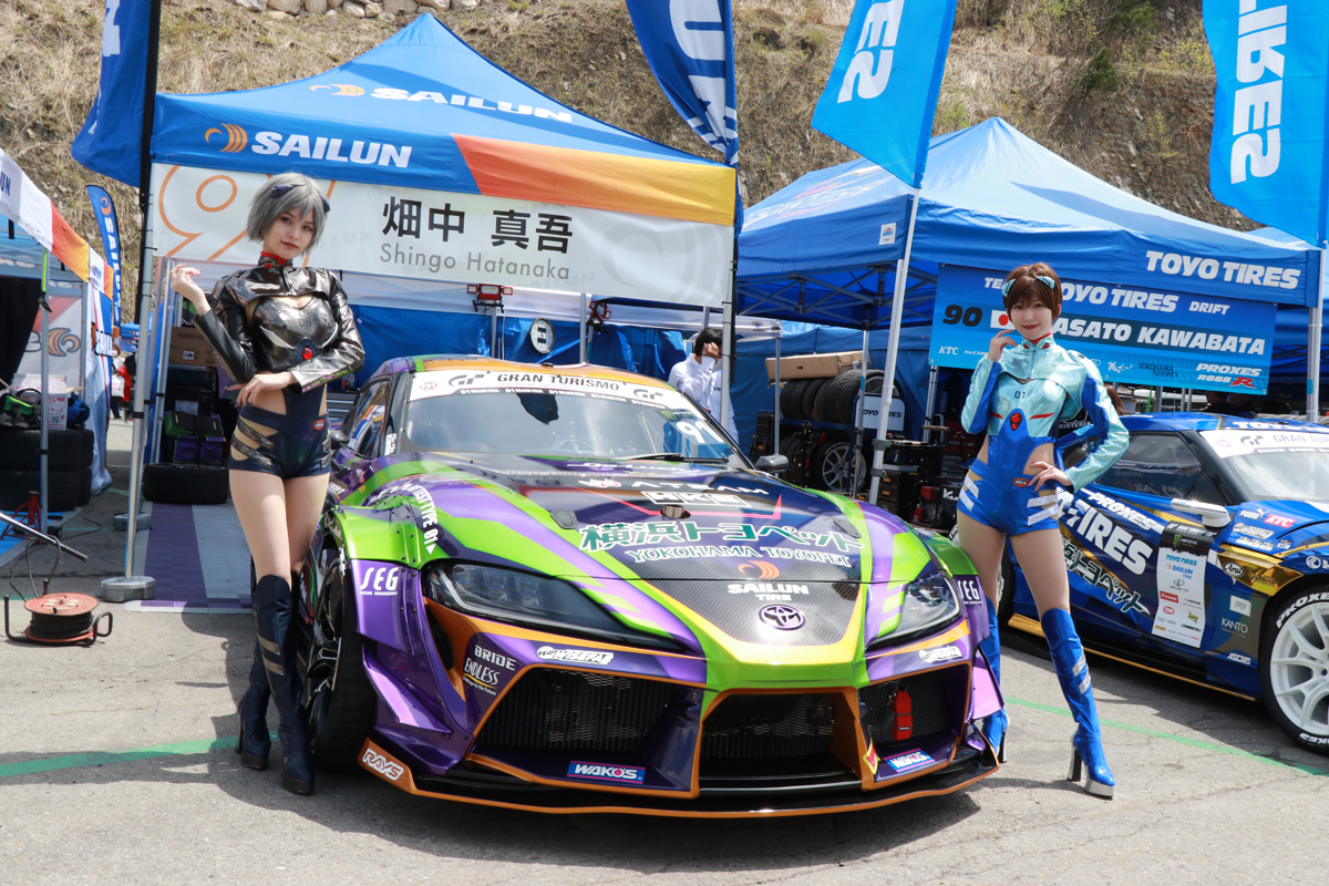 会場にはレースクイーンも登場　ともに大会を盛り上げるという