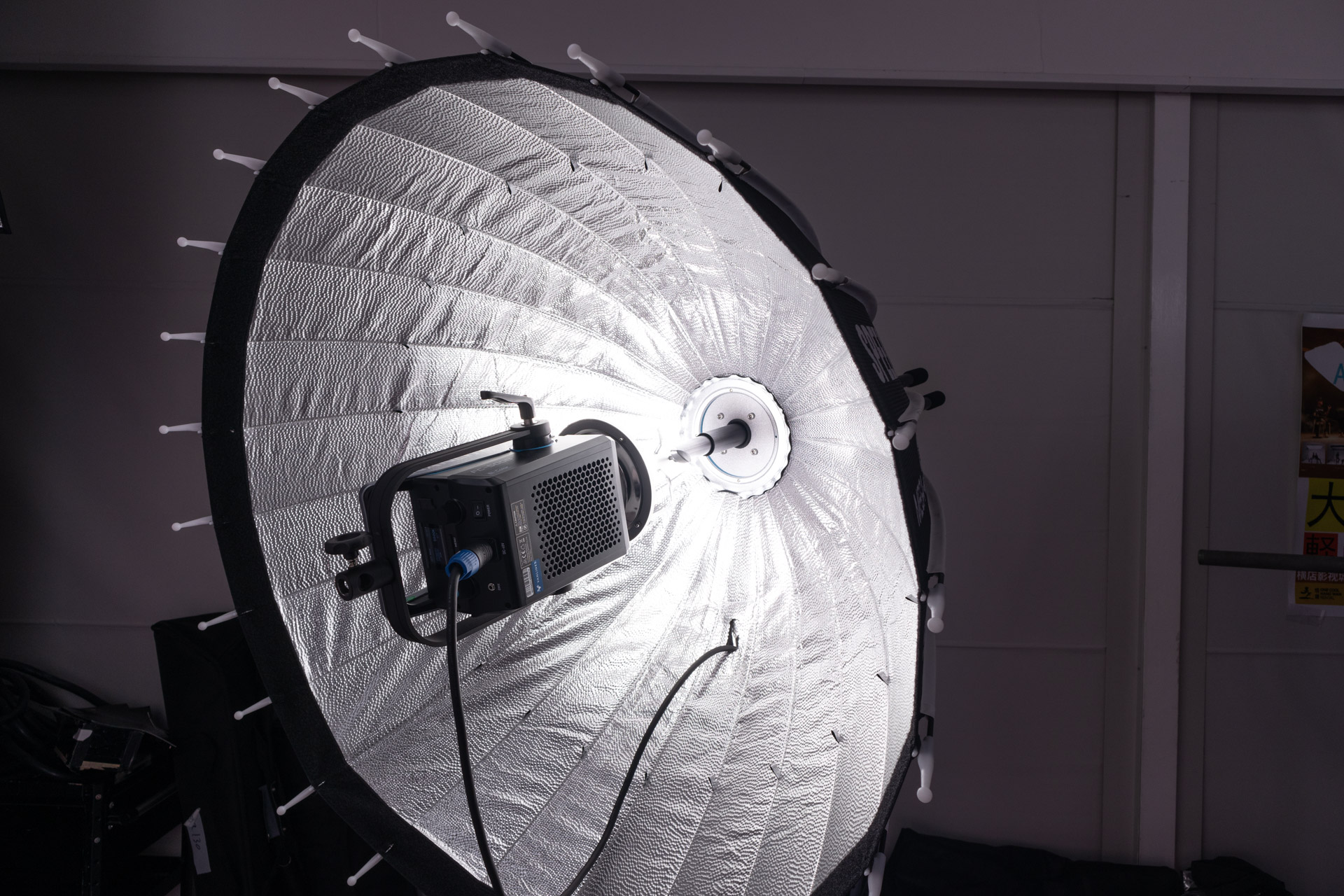 Zoom Focusing Systemのセッティング例。ボーエンズマウントで灯体を固定している