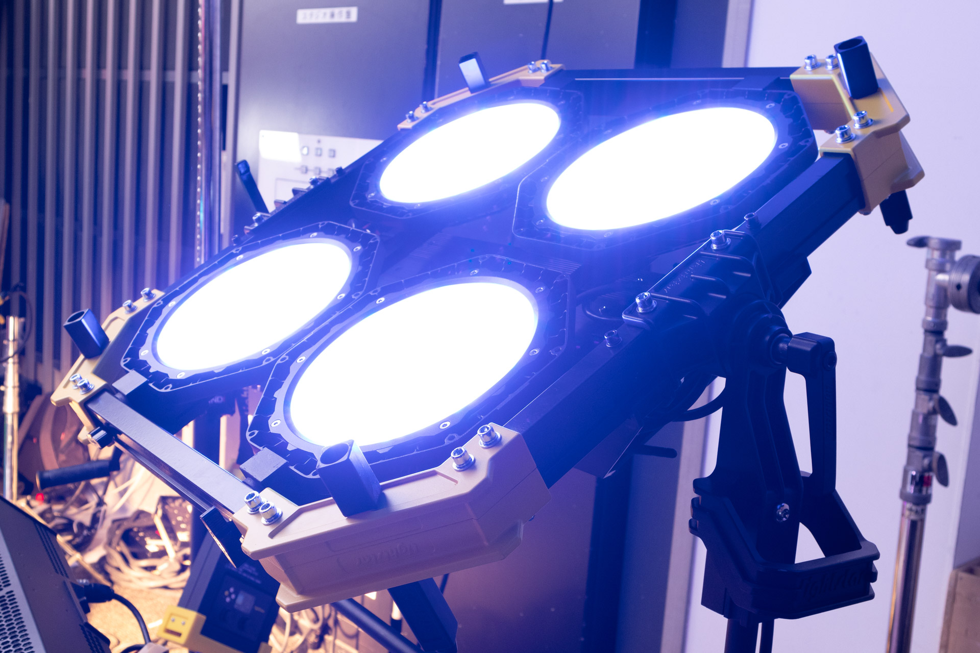 TimoLinkでLightstarの「LUXED」シリーズなどをコントロールしていた