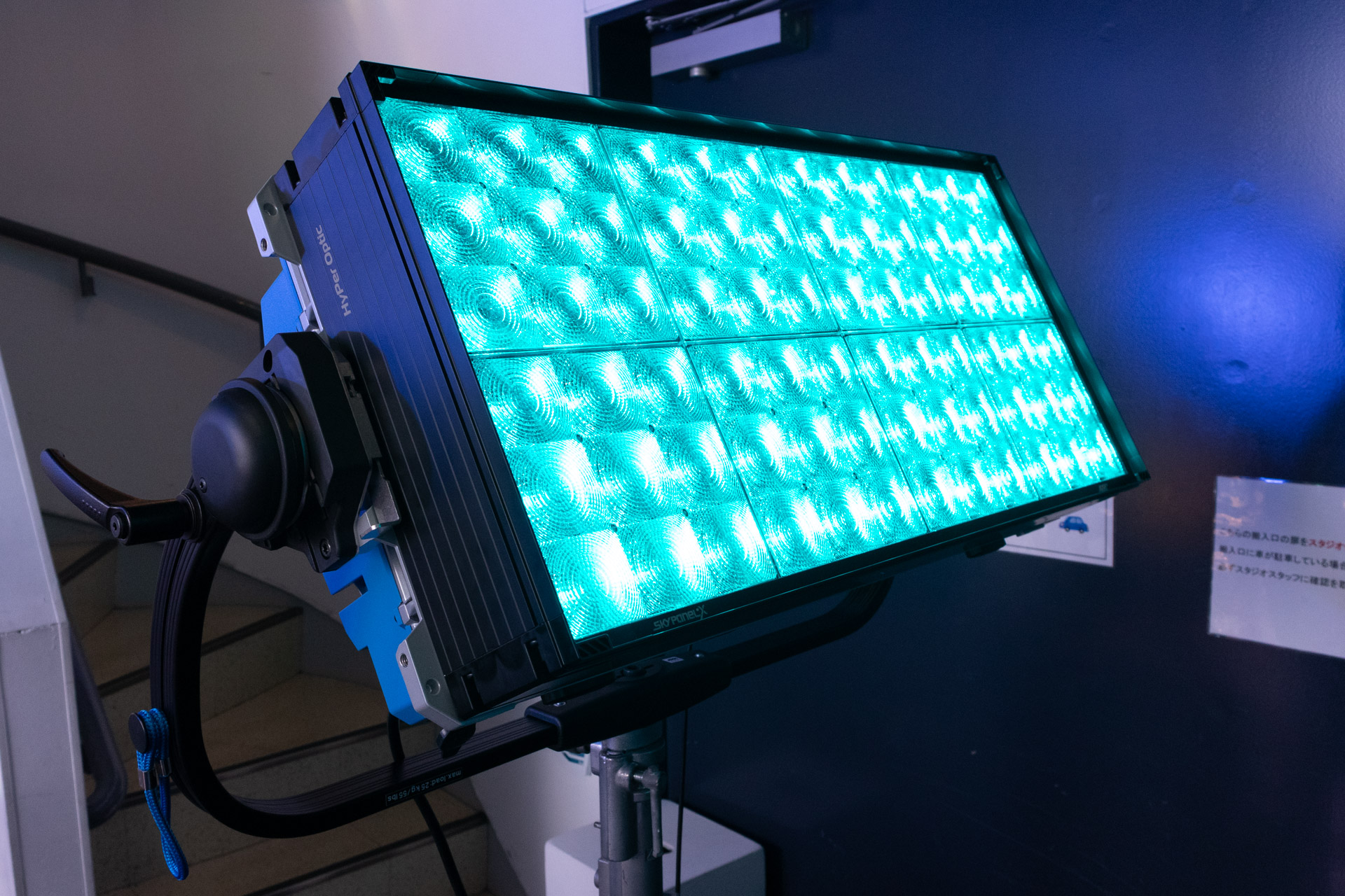 写真愛好家はあまり見る機会がないであろう、ARRIブランドの照明もあった。「Sky Panel」は各種モディファイヤーを付け替えて光をコントロールできる