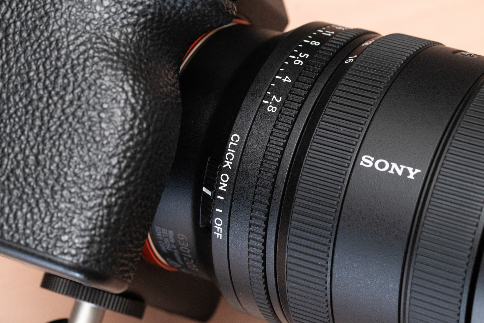 絞りのクリックストップを解除することも可能だ