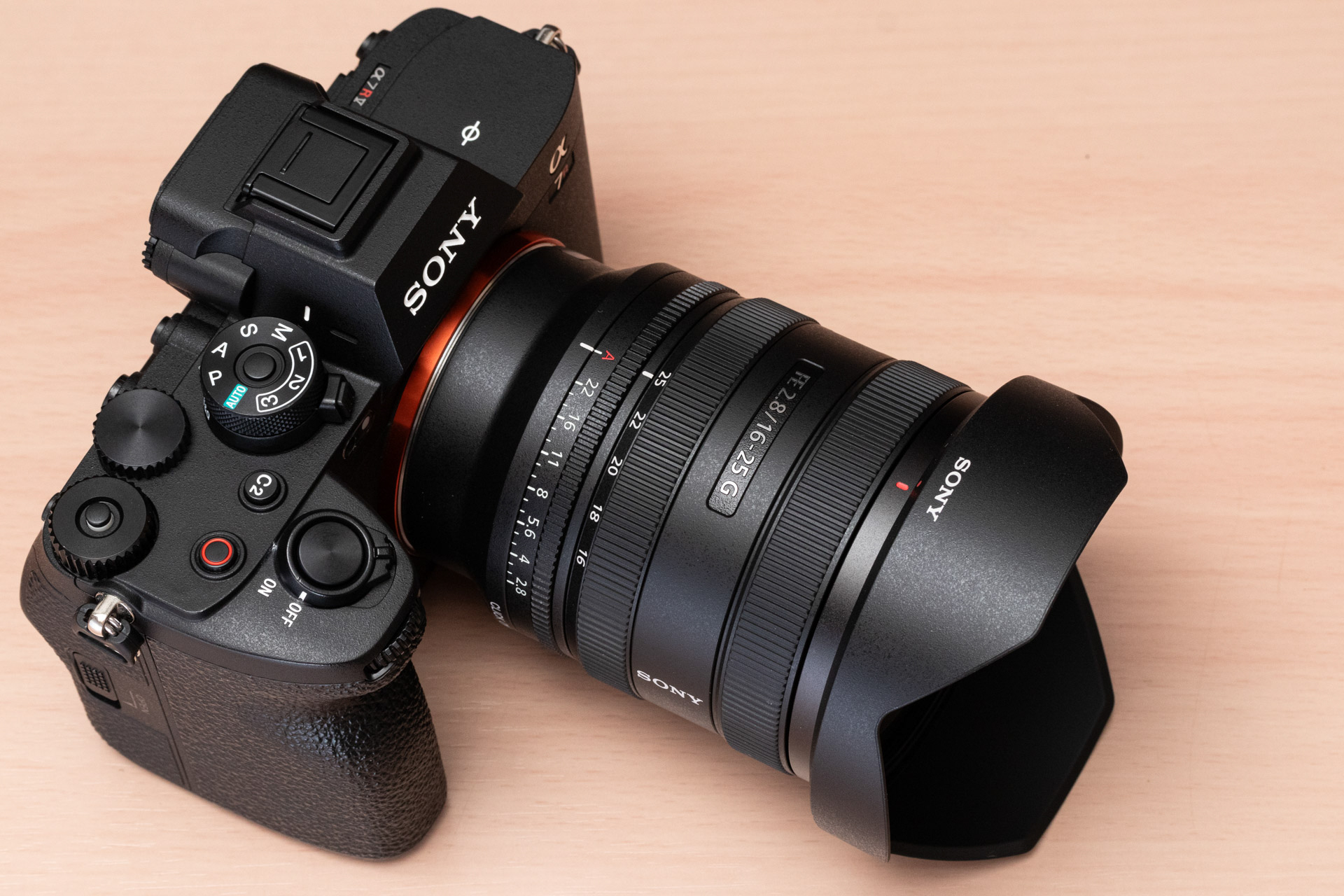 同梱のフードを装着したところ