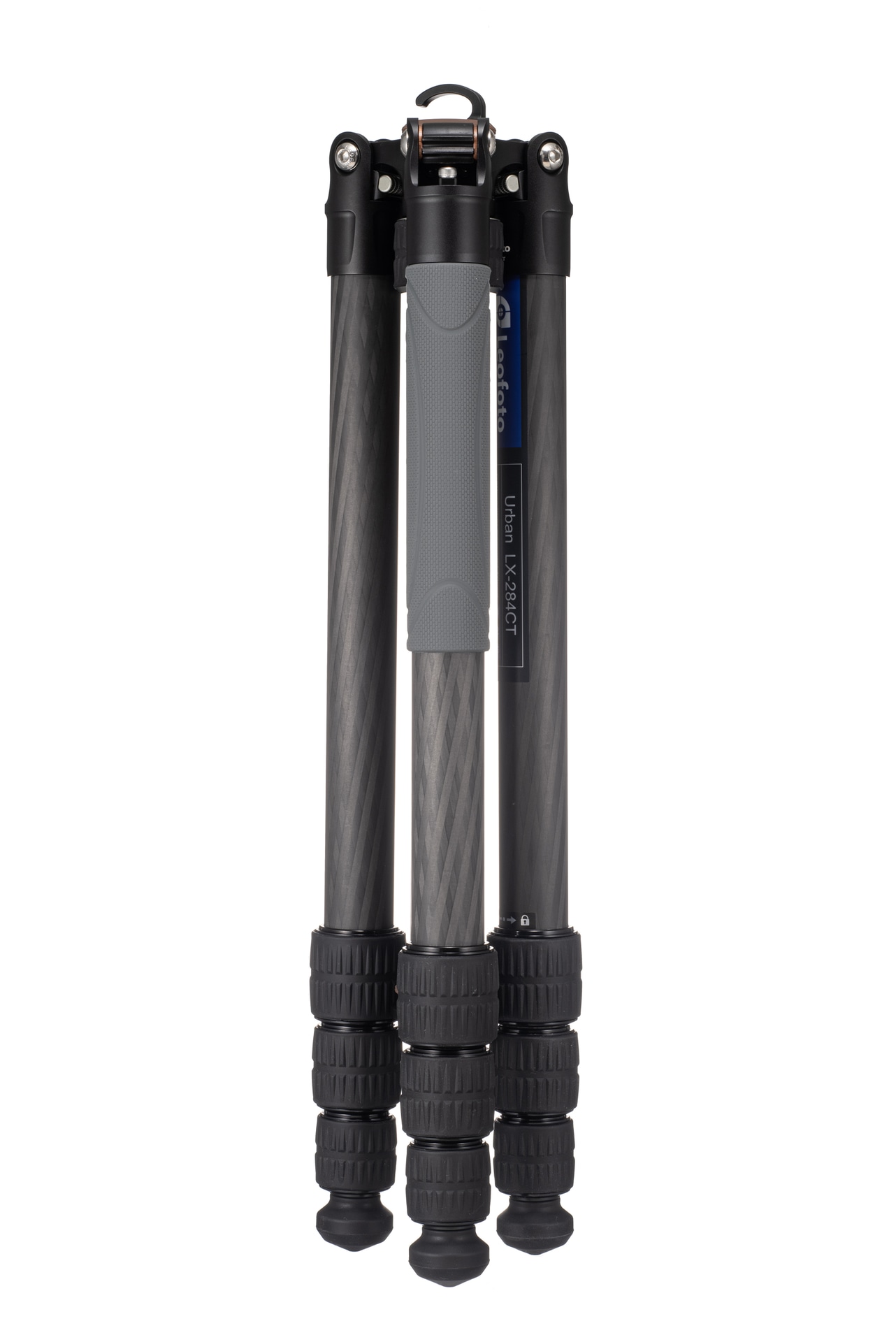 脚部が180°反転するので、収納時は非常にコンパクト。収納高は46cmと取り回しが良い