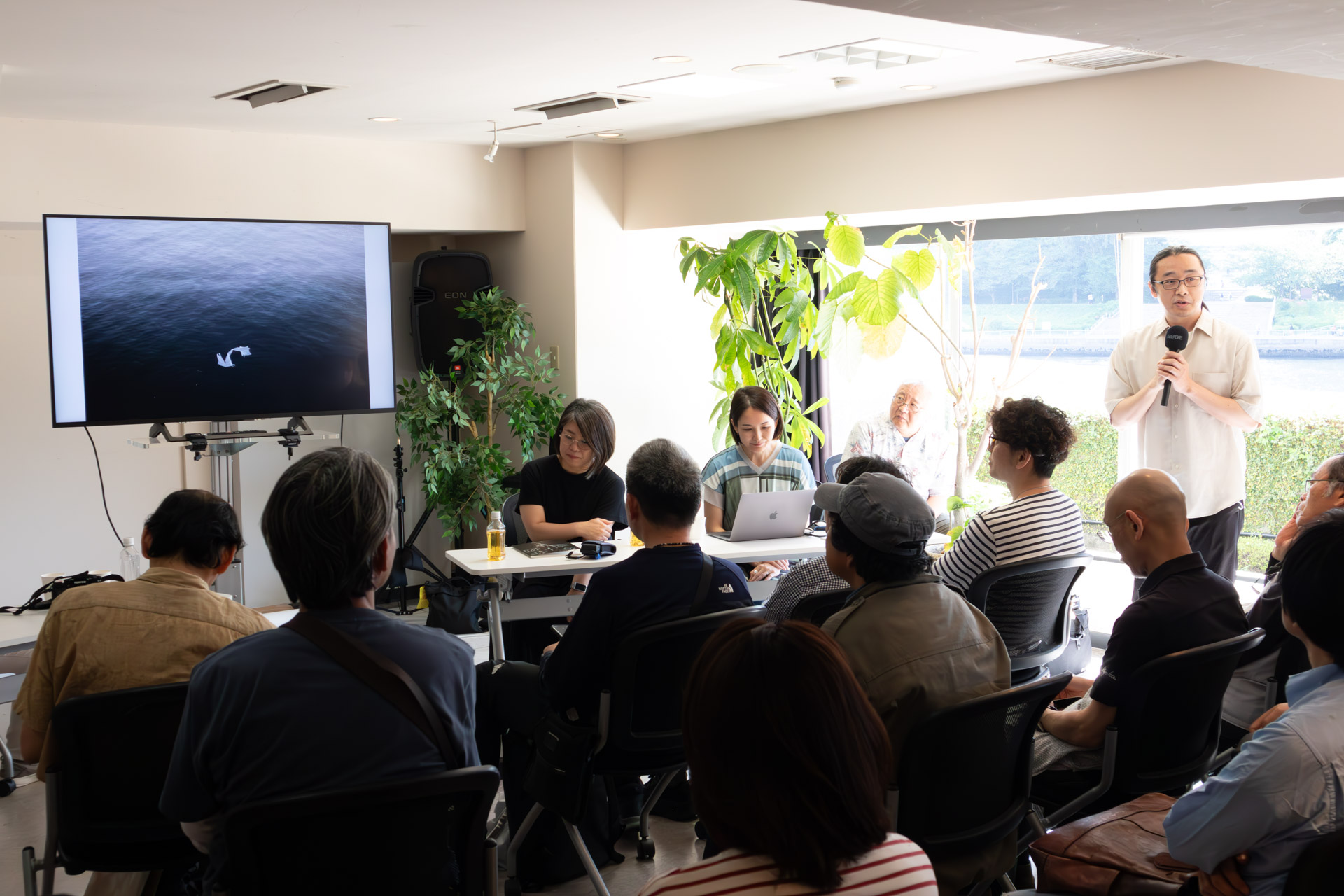 豊田慶記氏。試作品の機材は動作が不安定でよく泣かされたそう。後から画像に問題が見つかり撮り直しも